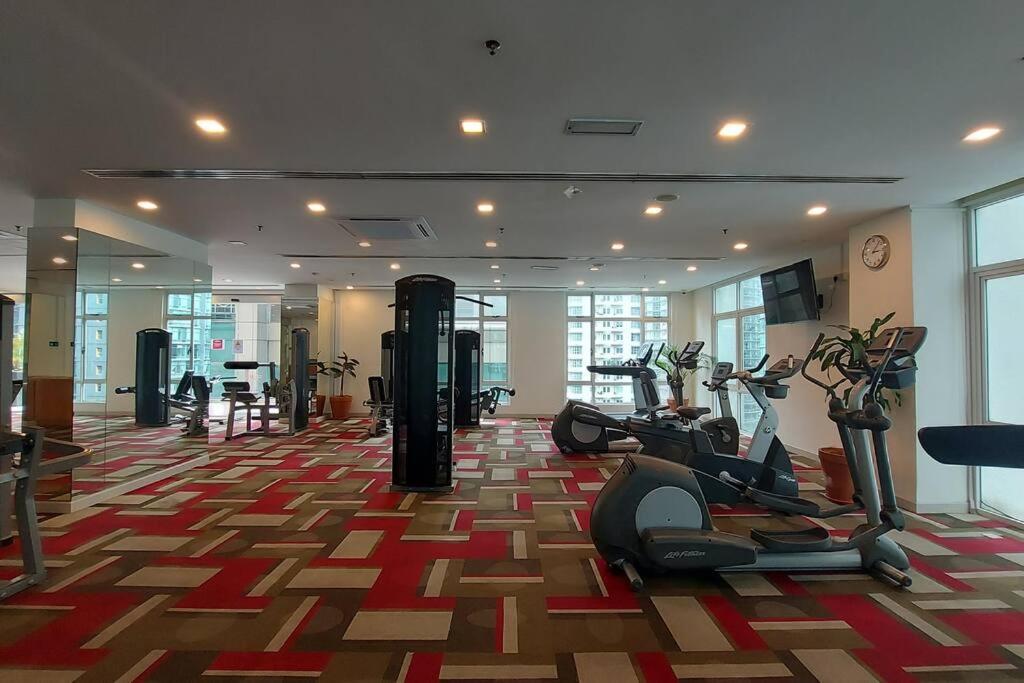 KLCC Suites 78 6Pax Free 1 Parking