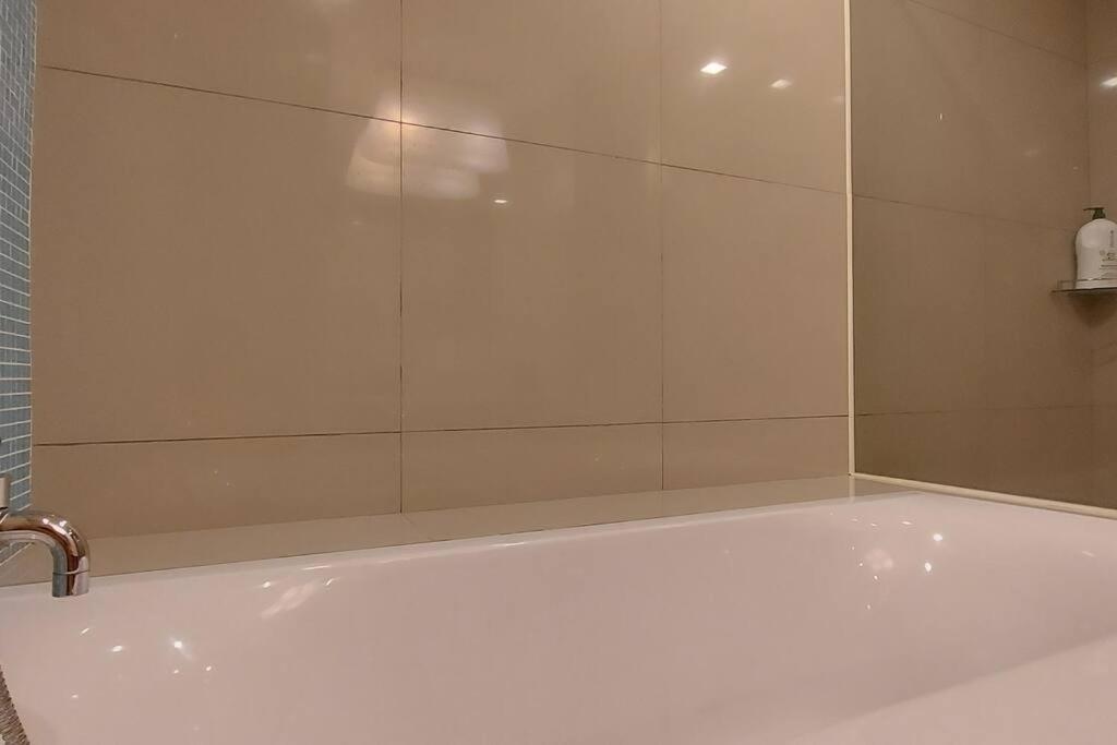 KLCC Suites 78 6Pax Free 1 Parking