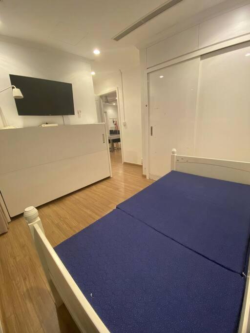 Modern 2 bedroom apartment in central of Hanoi