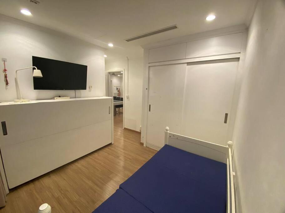 Modern 2 bedroom apartment in central of Hanoi