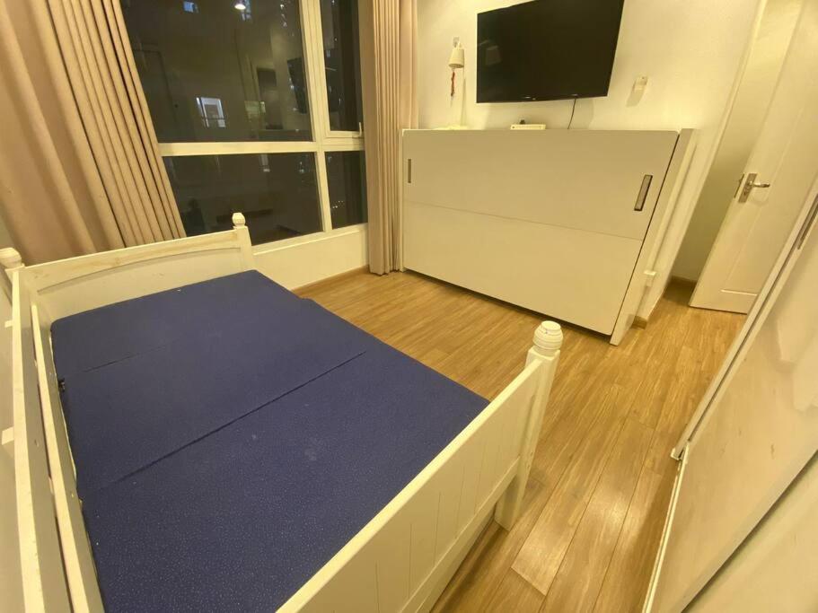 Modern 2 bedroom apartment in central of Hanoi