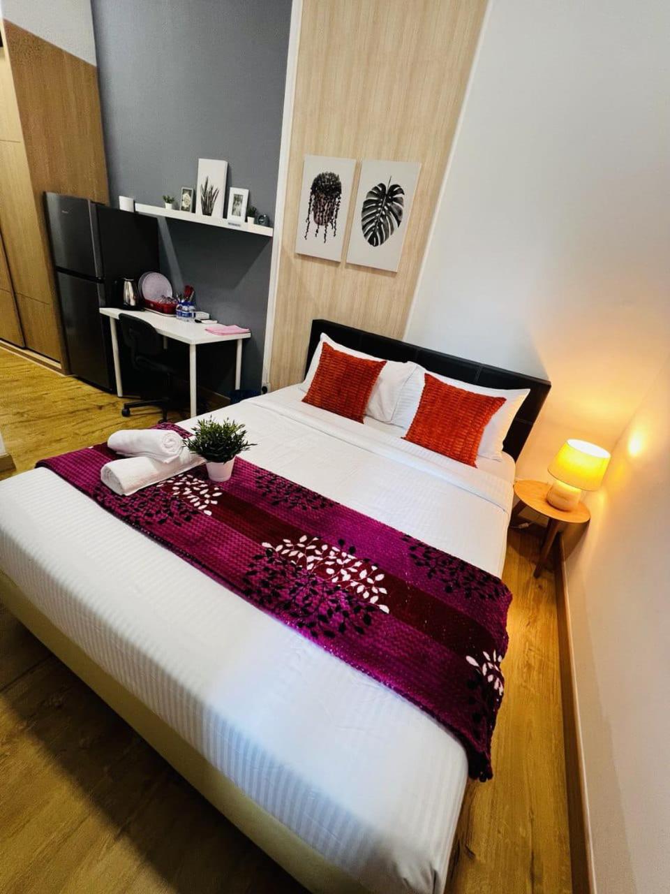 Voyage Bedroom, The Luxe Colony