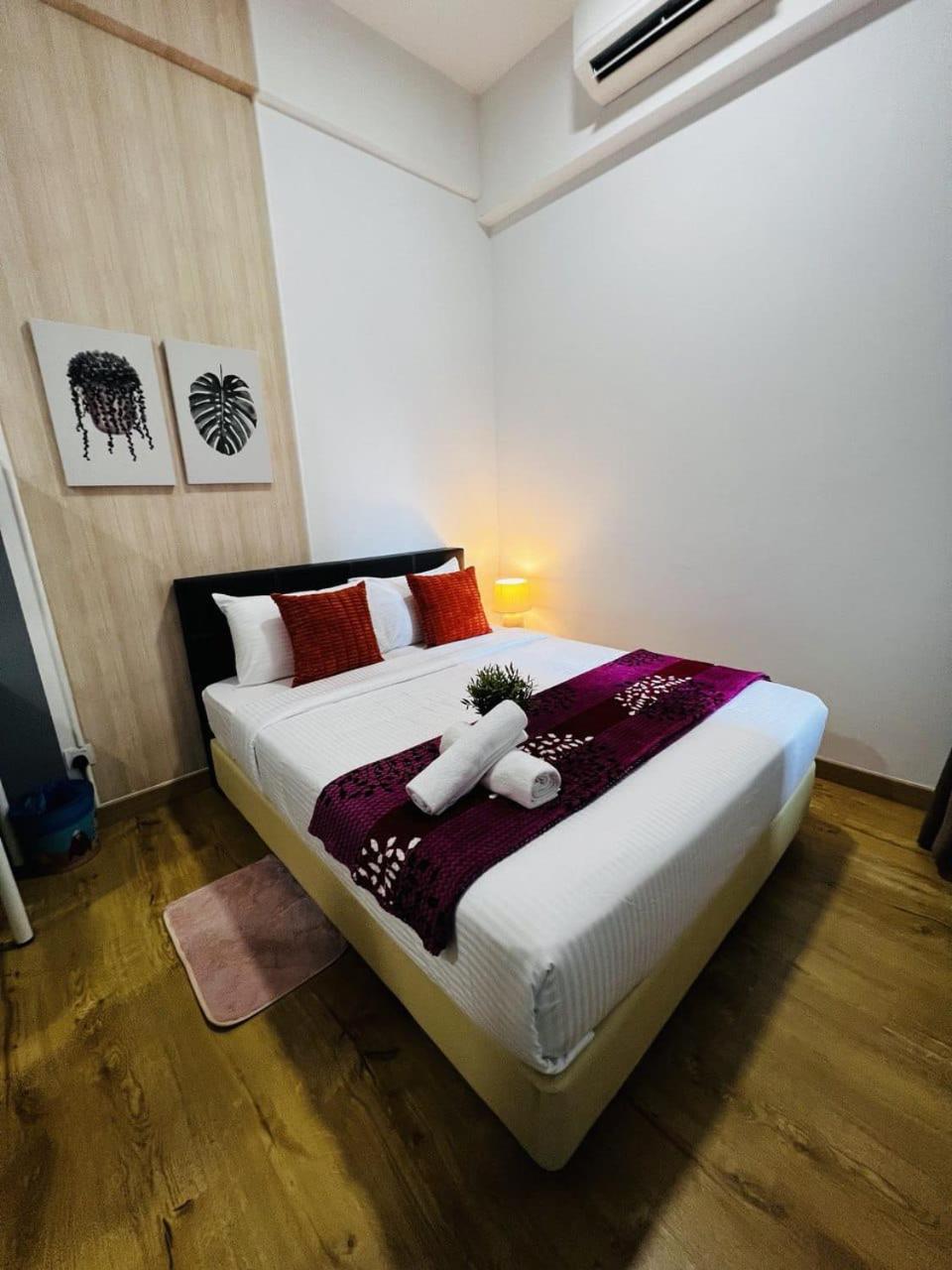Voyage Bedroom, The Luxe Colony