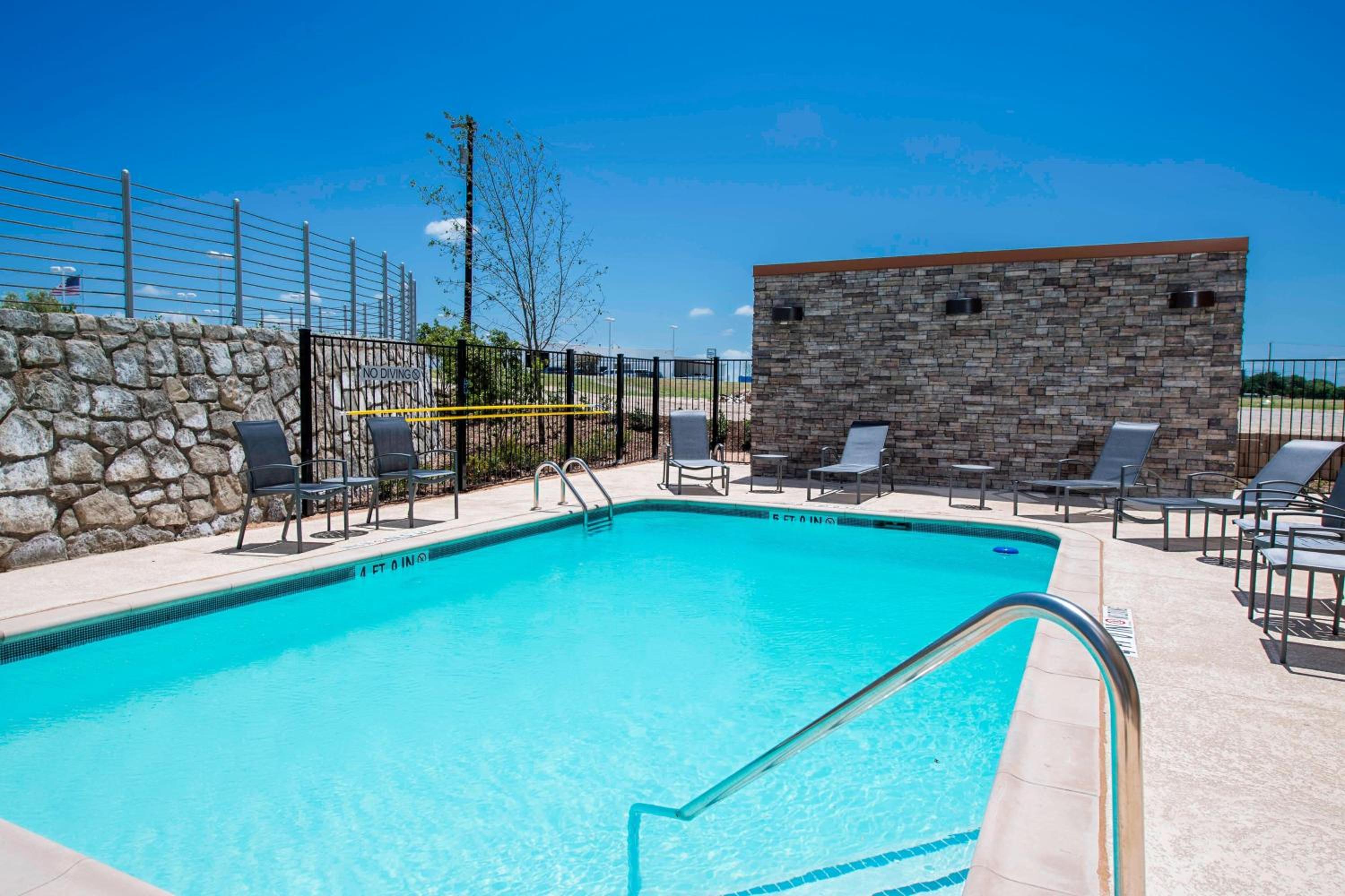 Fairfield Inn  Suites by Marriott Dallas Waxahachie - Property Image 5