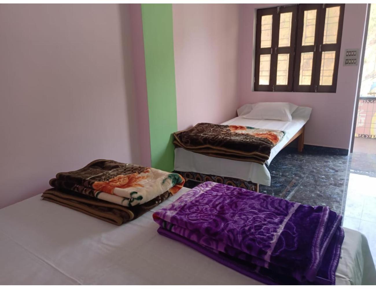 Ashu tourist lodge, Guptkashi view 3