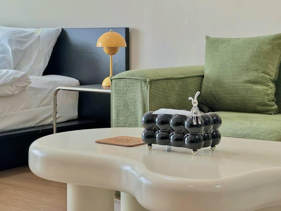 Spacious & Balcony - walkable to highlight spots - near CONG coffee