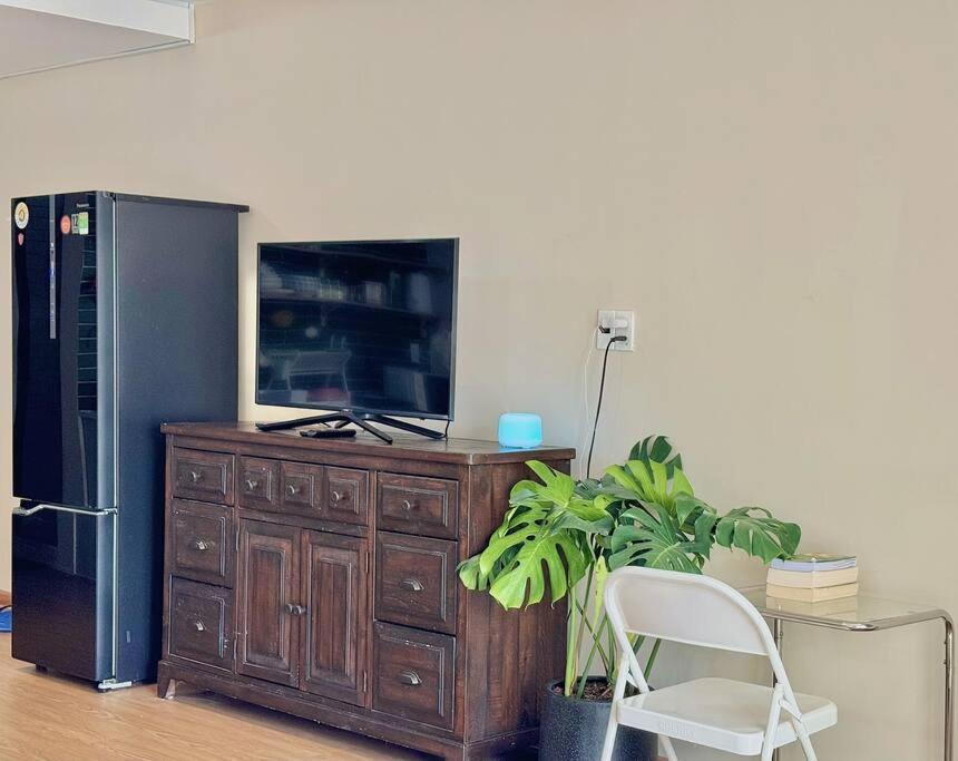 Spacious & Balcony - walkable to highlight spots - near CONG coffee