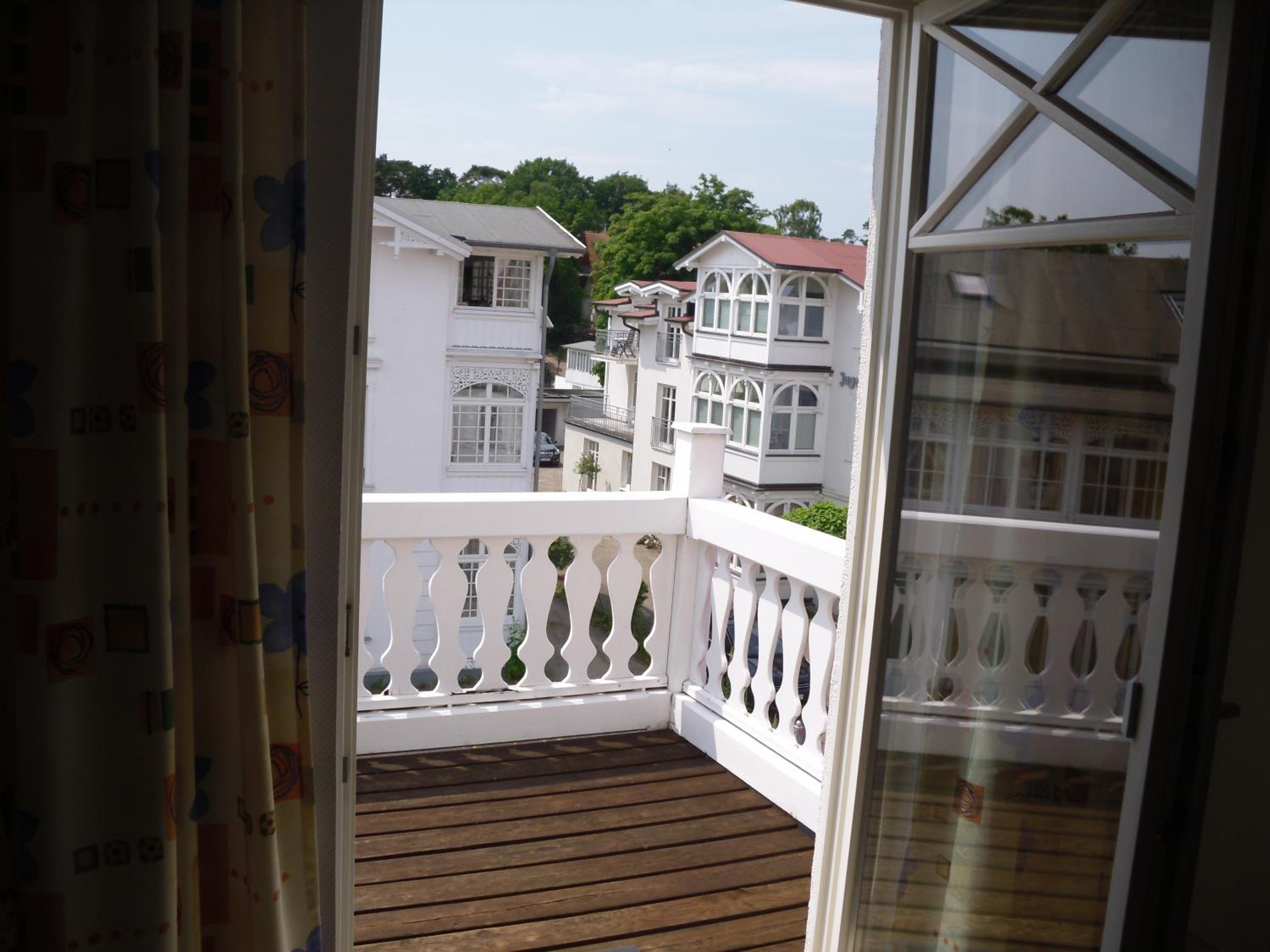 FeWo direkt am Strand, mit Balkon mit Meerblick, Villa Strandburg, Binz view 5