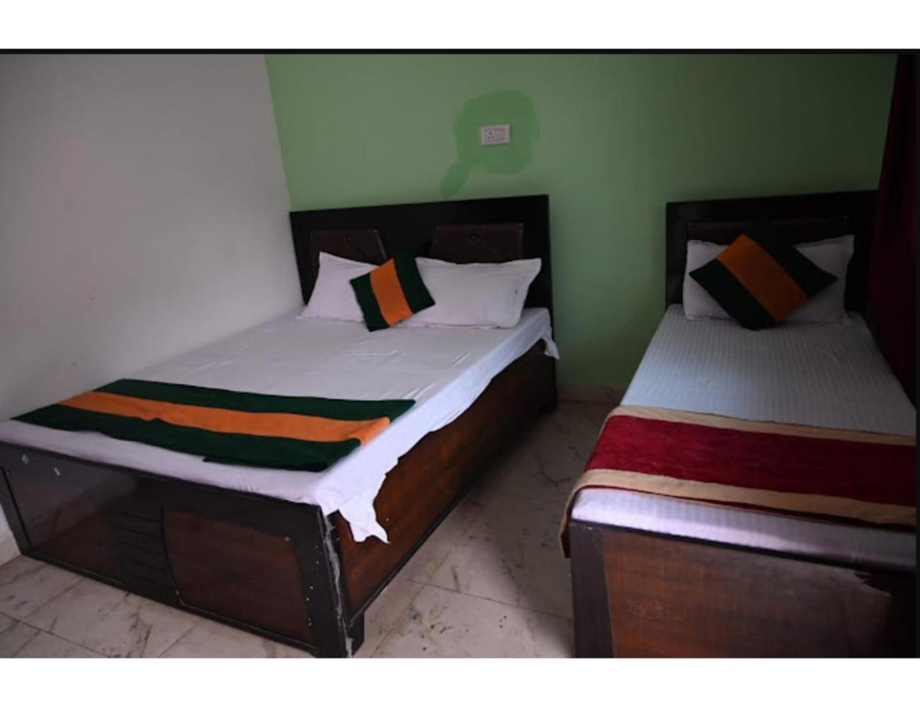 Hotel Kedar Badri, Sitapur