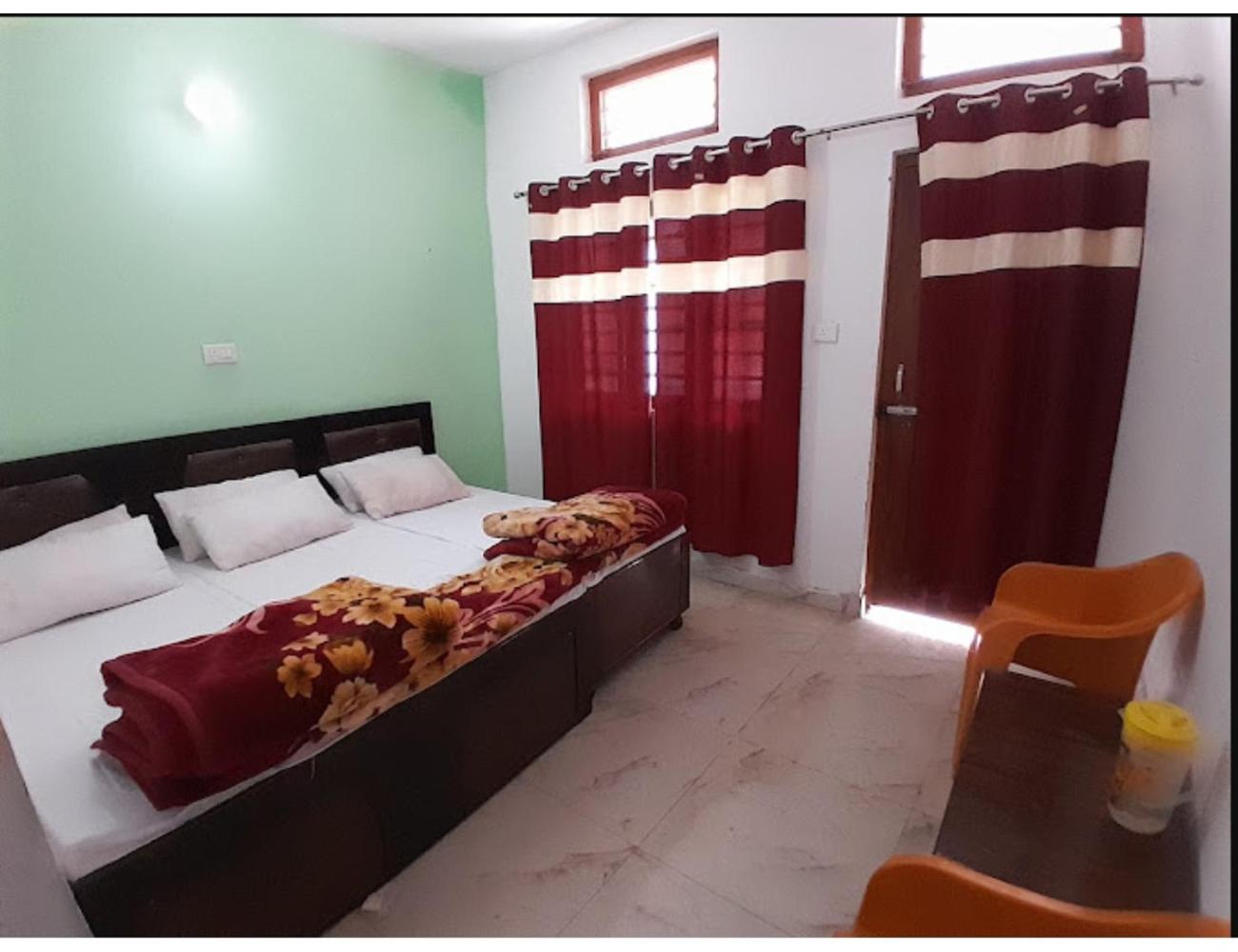 Hotel Kedar Badri, Sitapur