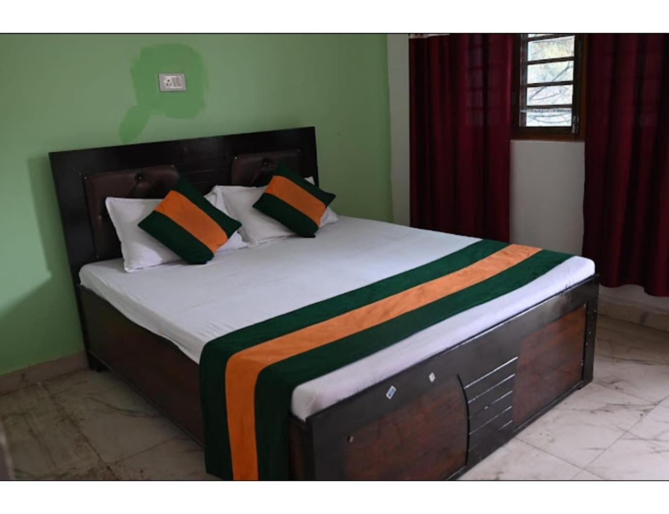 Hotel Kedar Badri, Sitapur