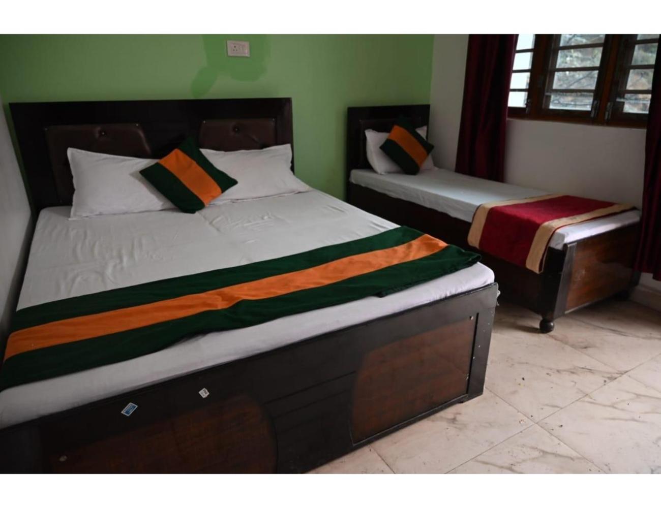 Hotel Kedar Badri, Sitapur