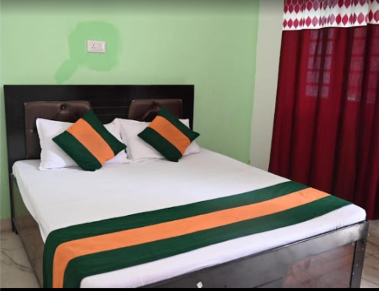 Hotel Kedar Badri, Sitapur