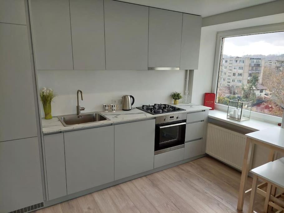 Central w/free parking & Netflix view 3