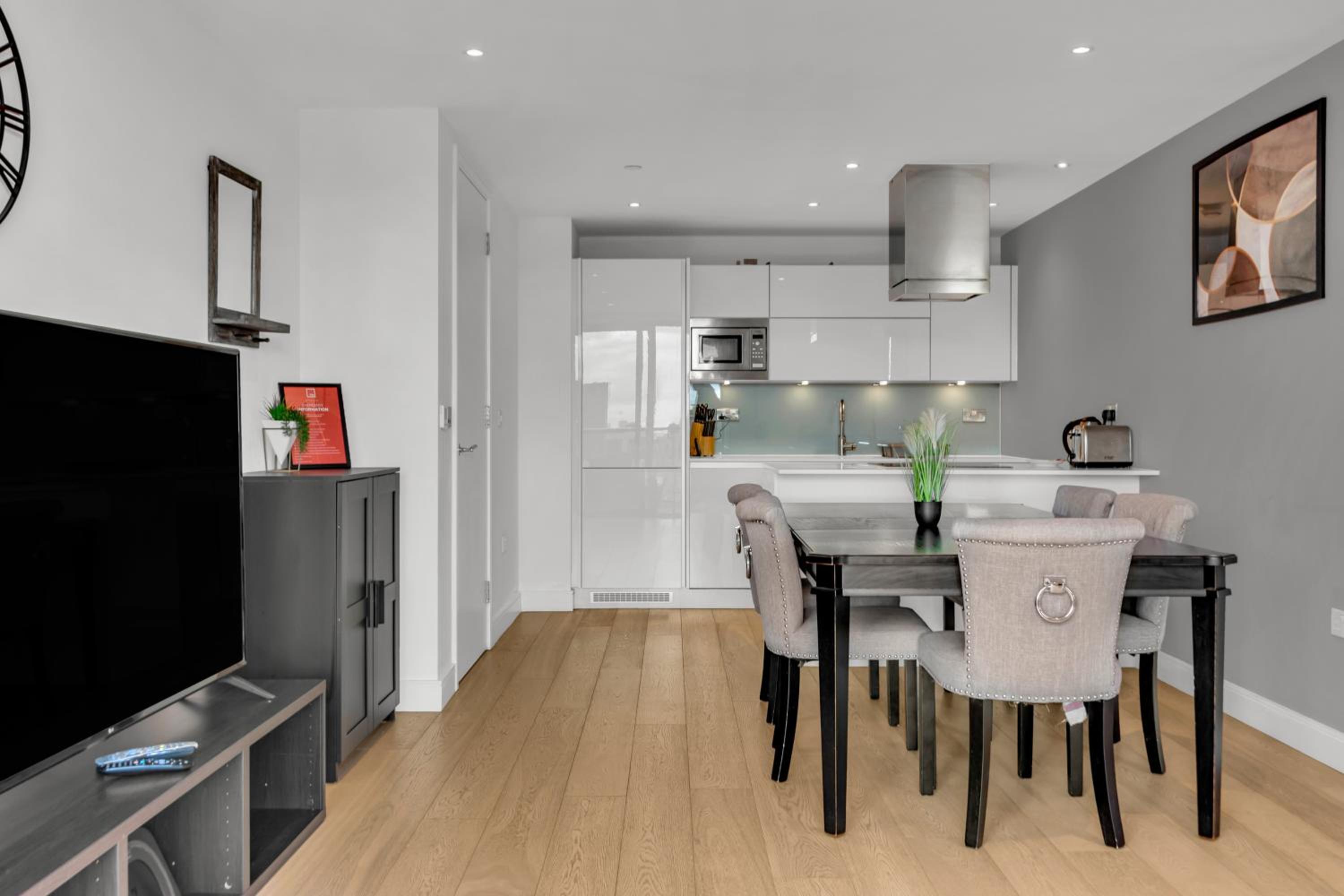 Commercial Street Apartment by MySquare
