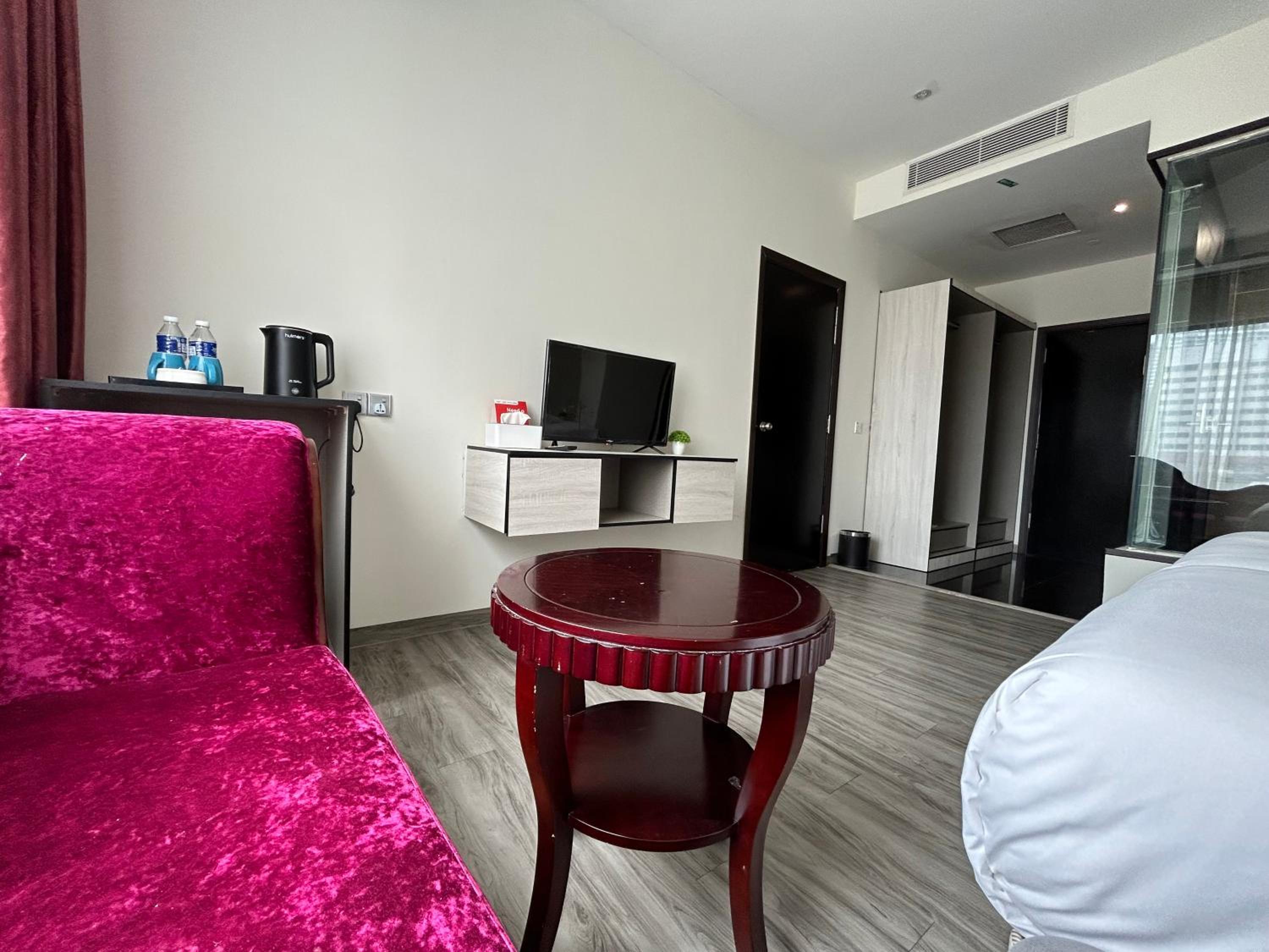 Kingston Hotel by Minsu