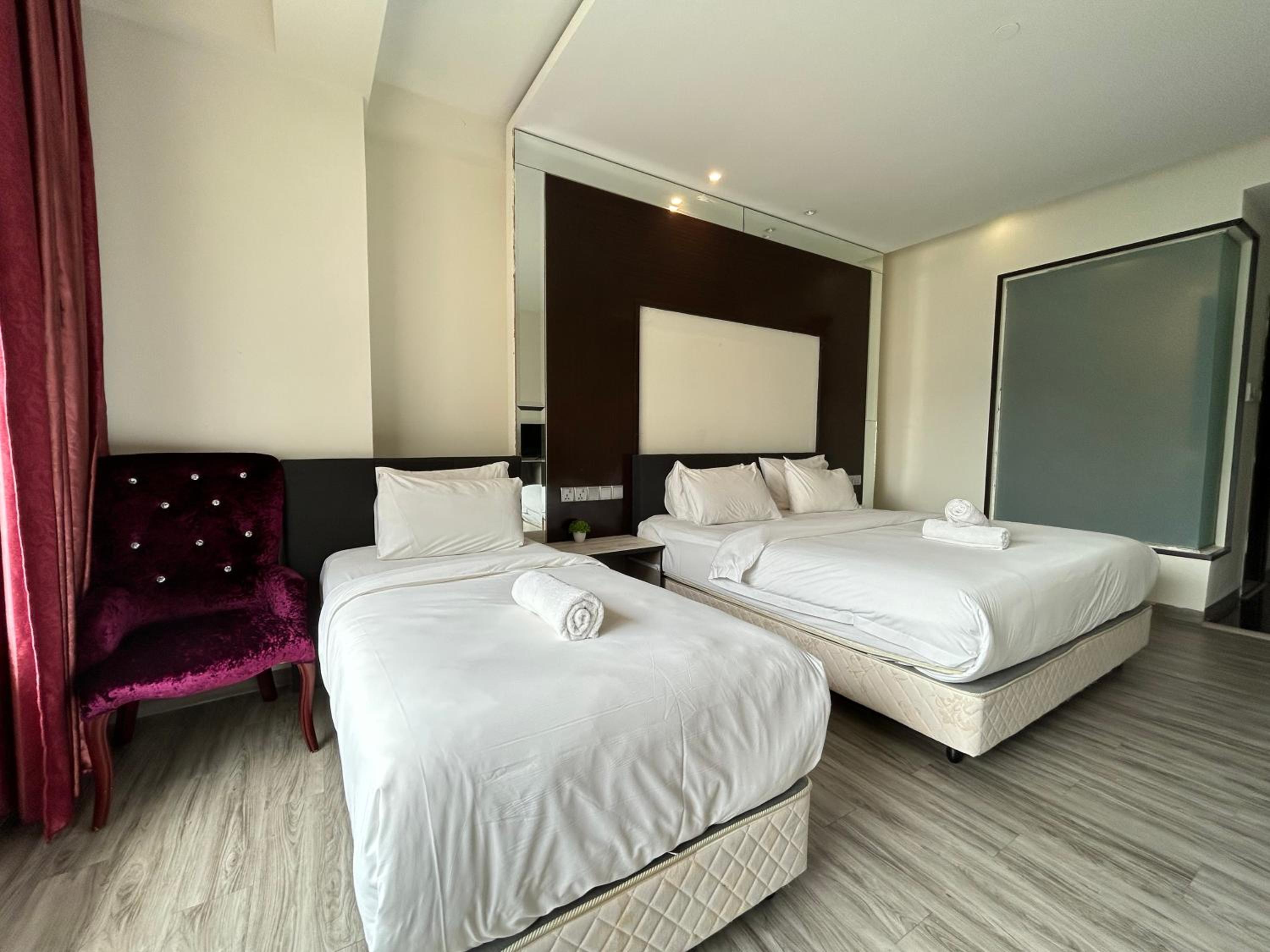 Kingston Hotel by Minsu