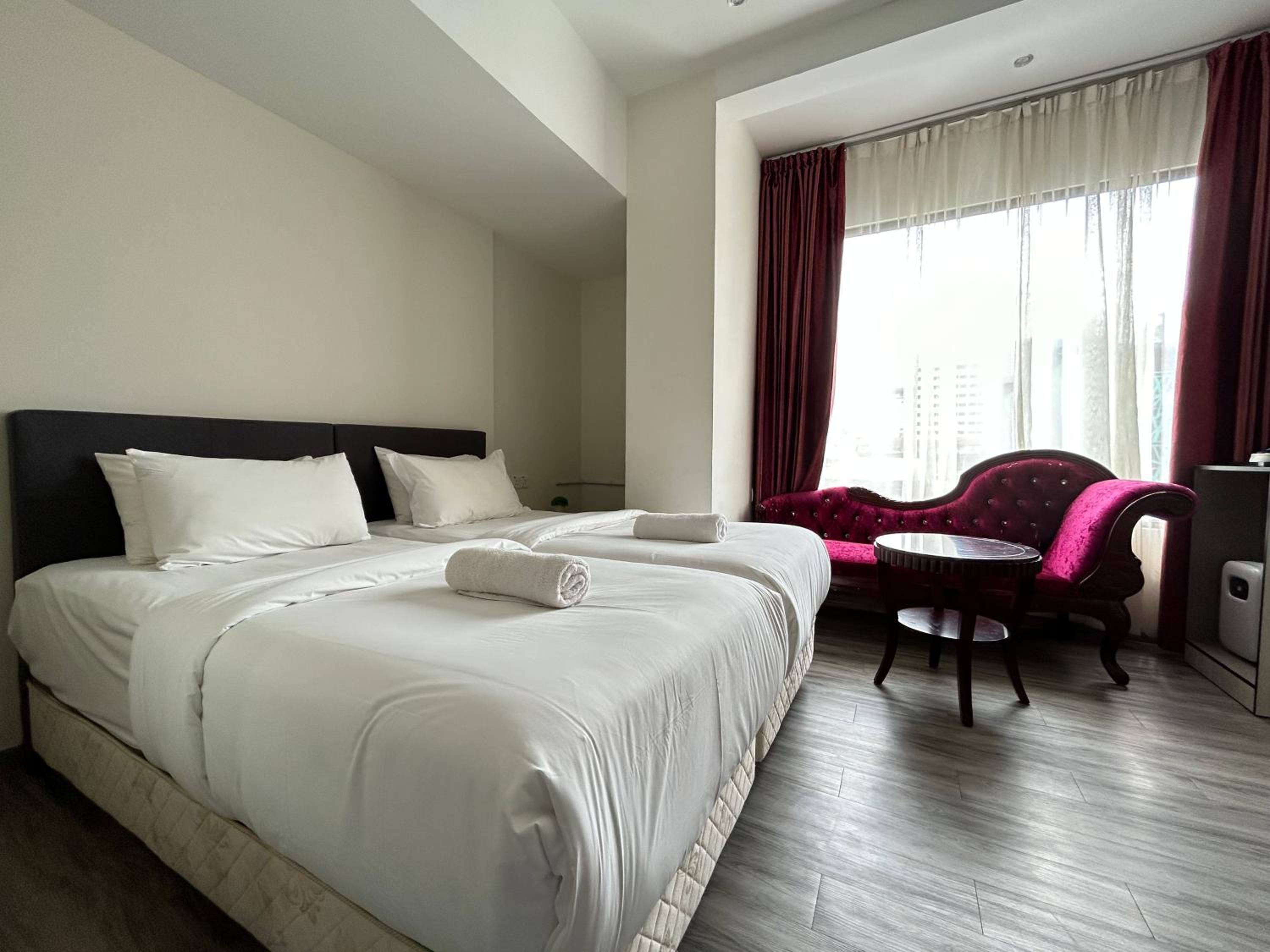 Kingston Hotel by Minsu