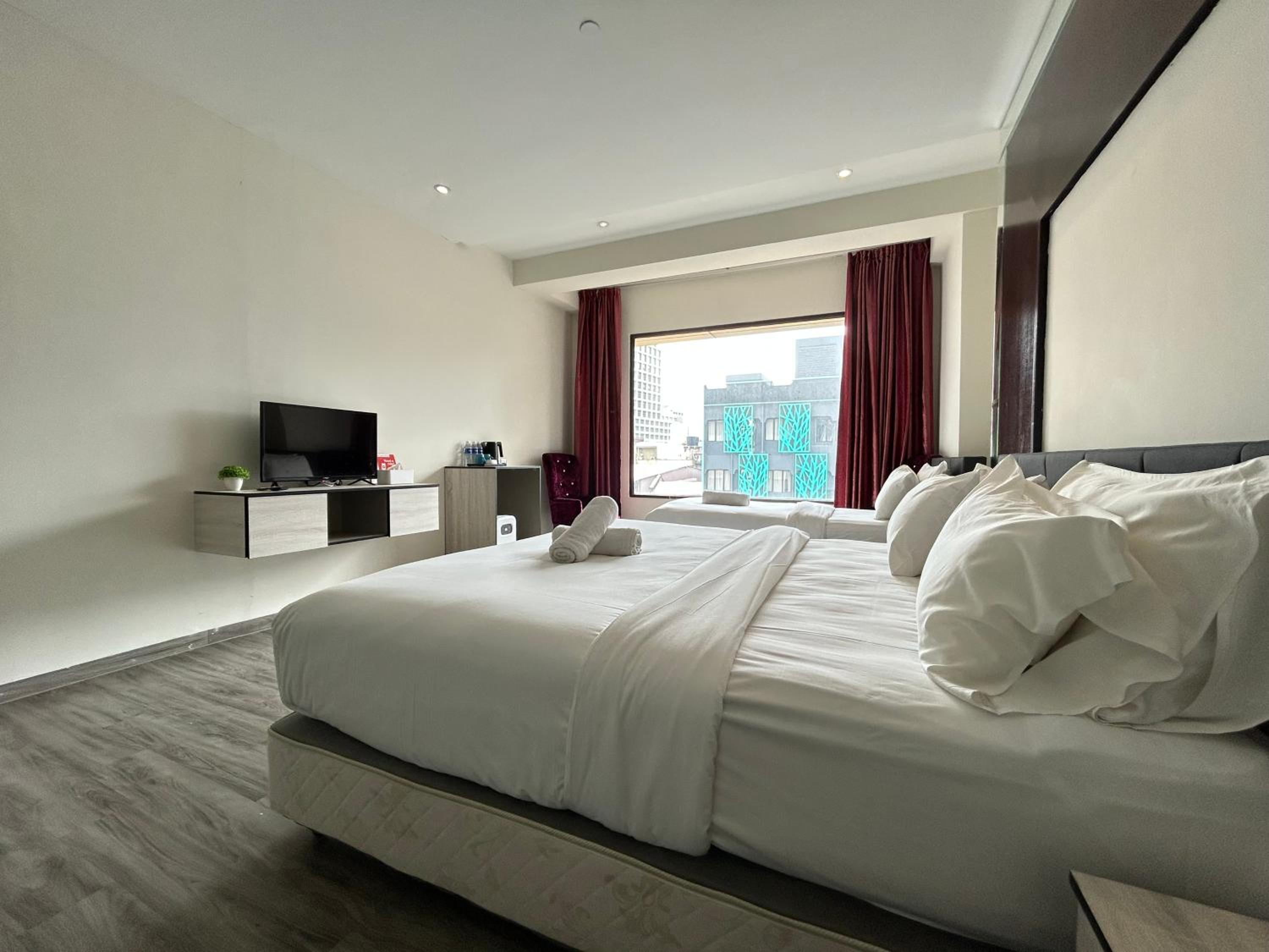 Kingston Hotel by Minsu
