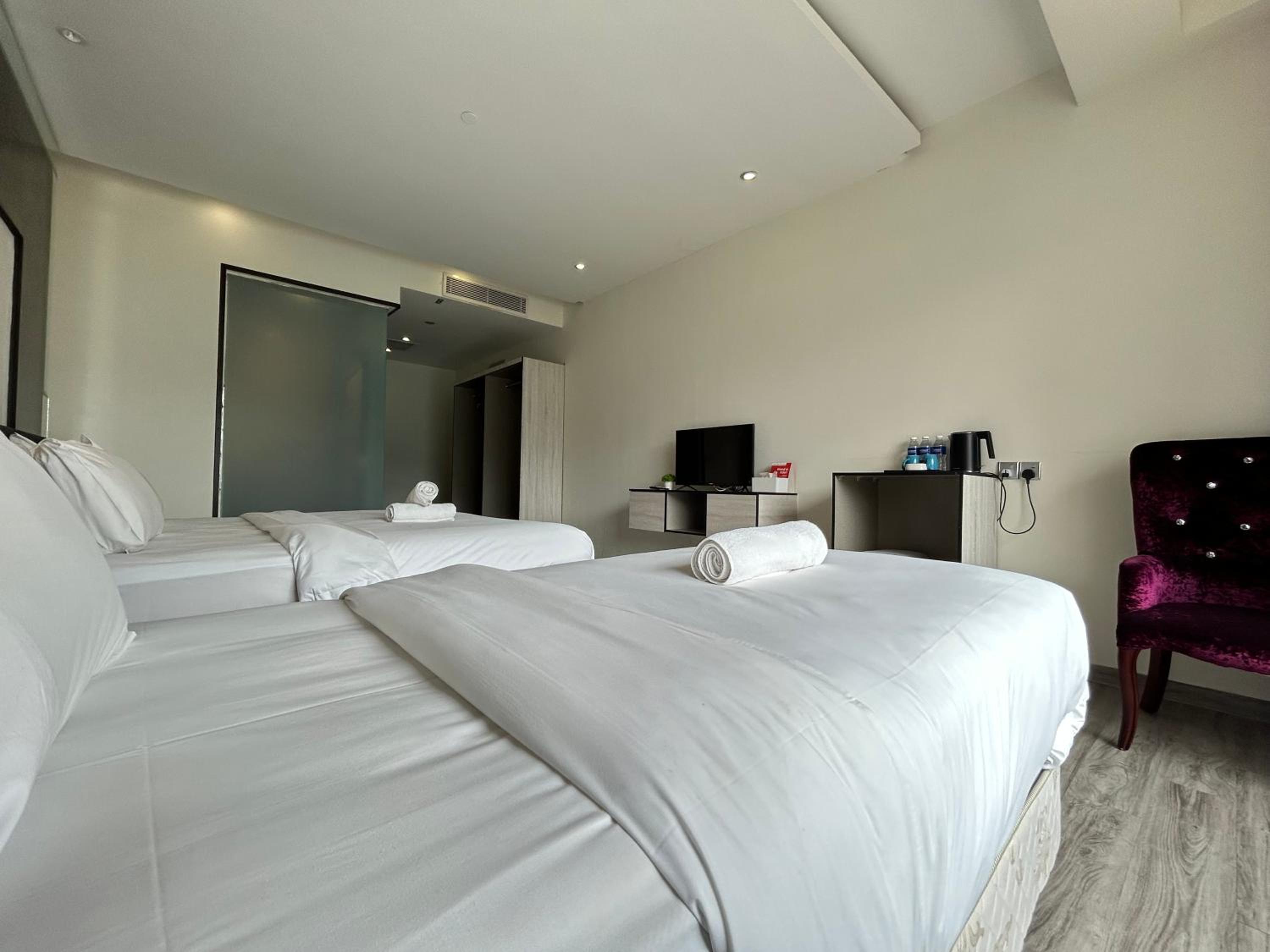 Kingston Hotel by Minsu