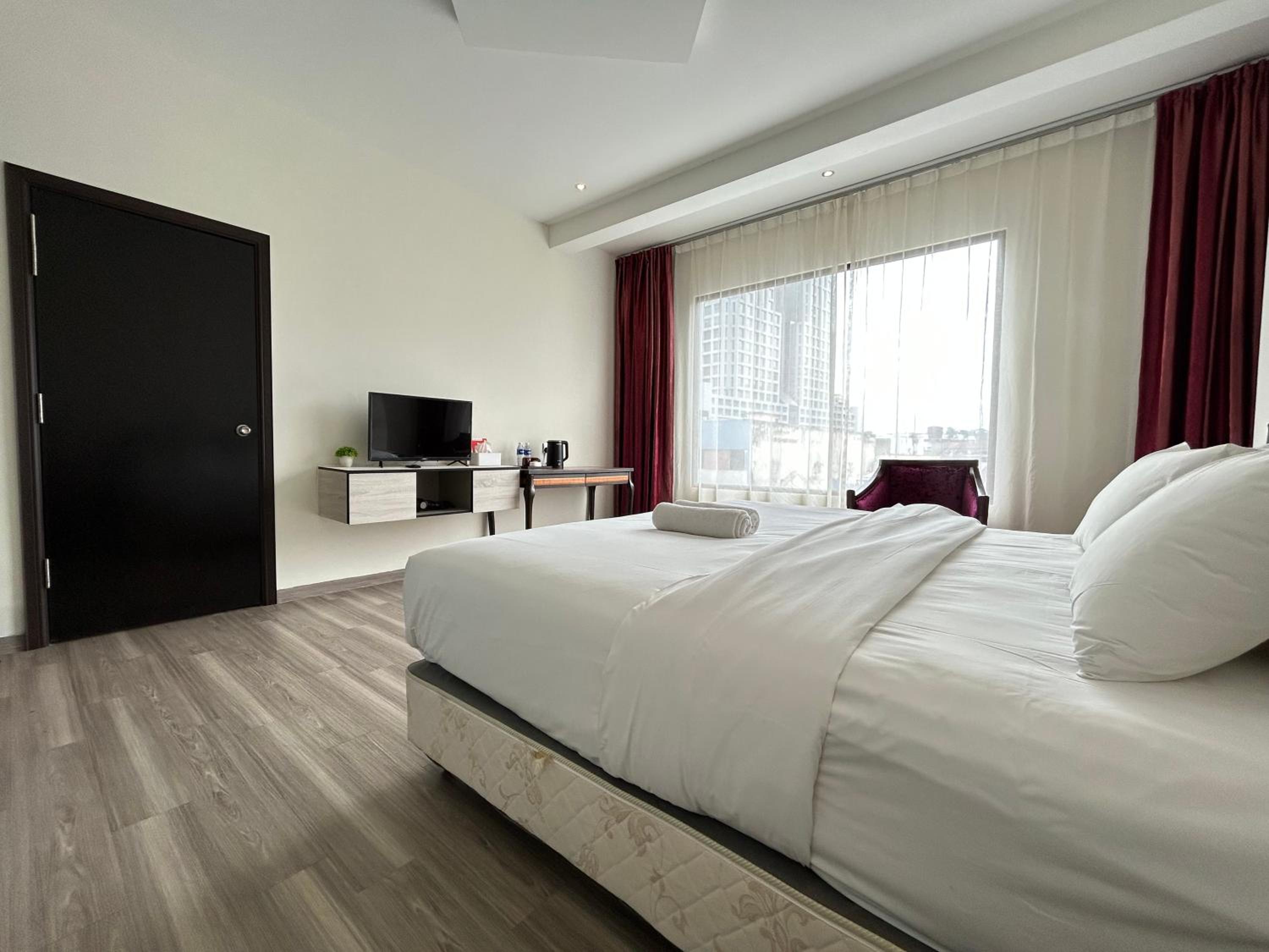 Kingston Hotel by Minsu