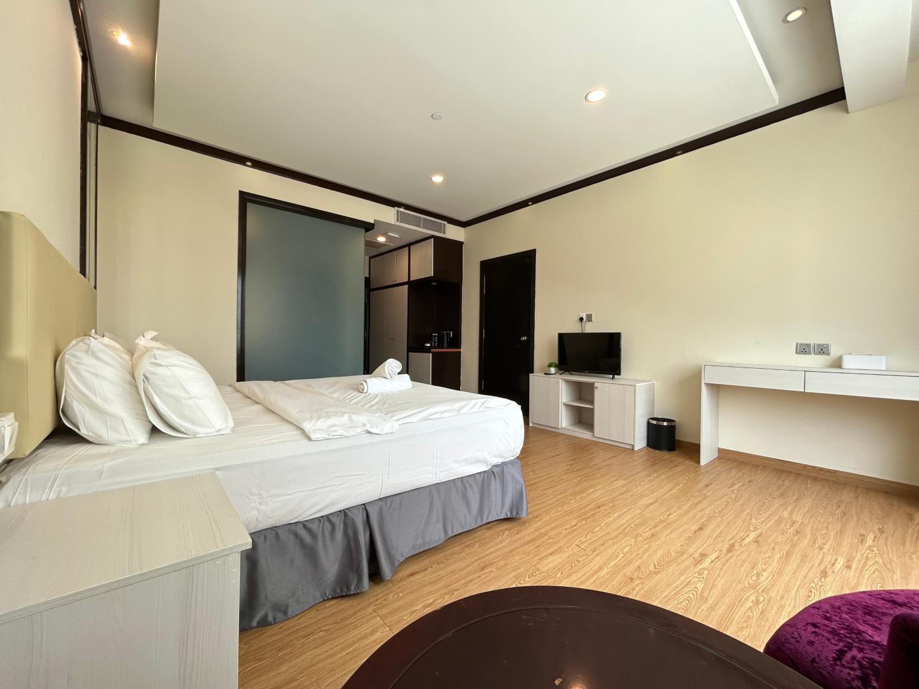 Kingston Hotel by Minsu