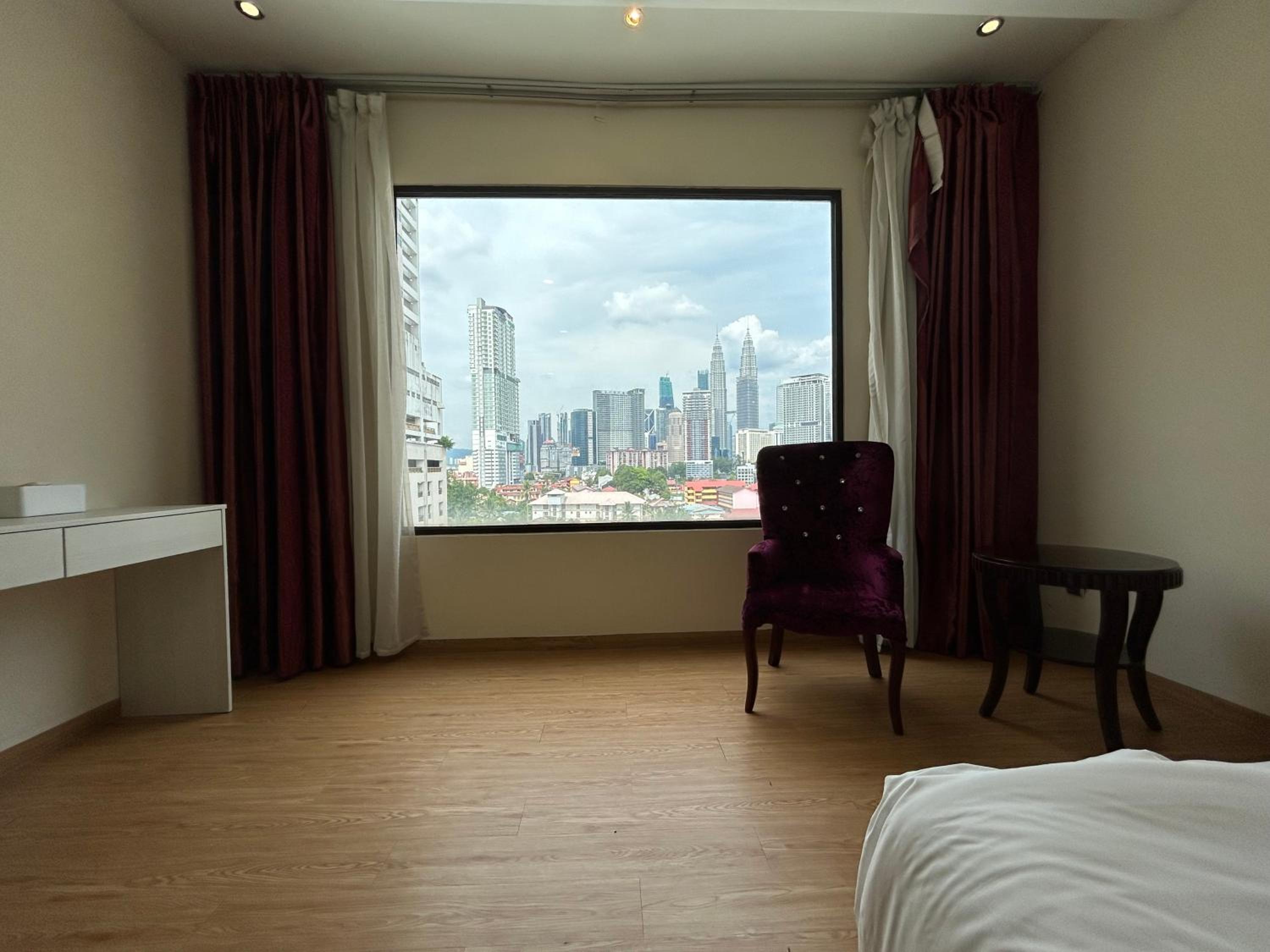 Kingston Hotel by Minsu