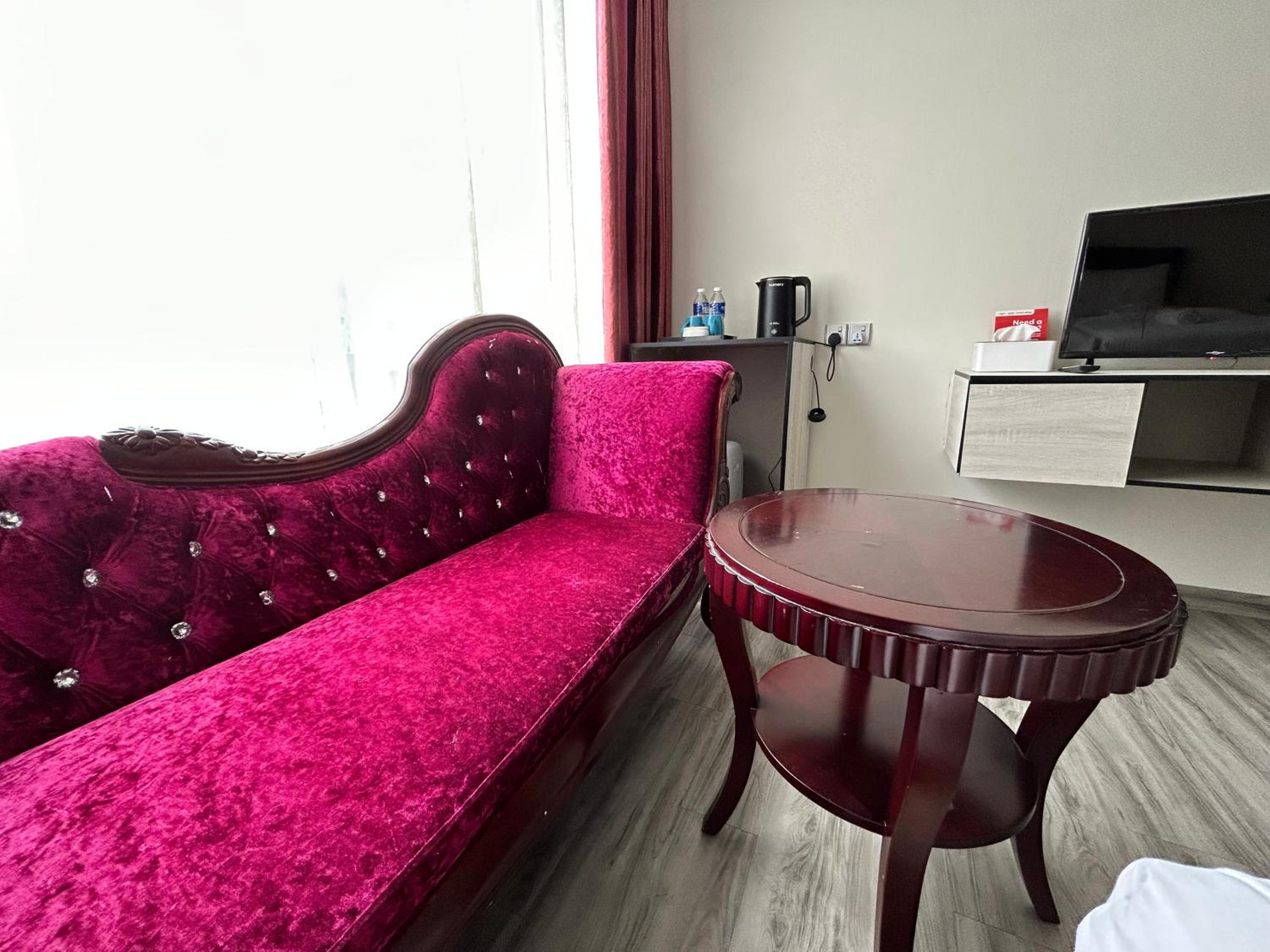 Kingston Hotel by Minsu