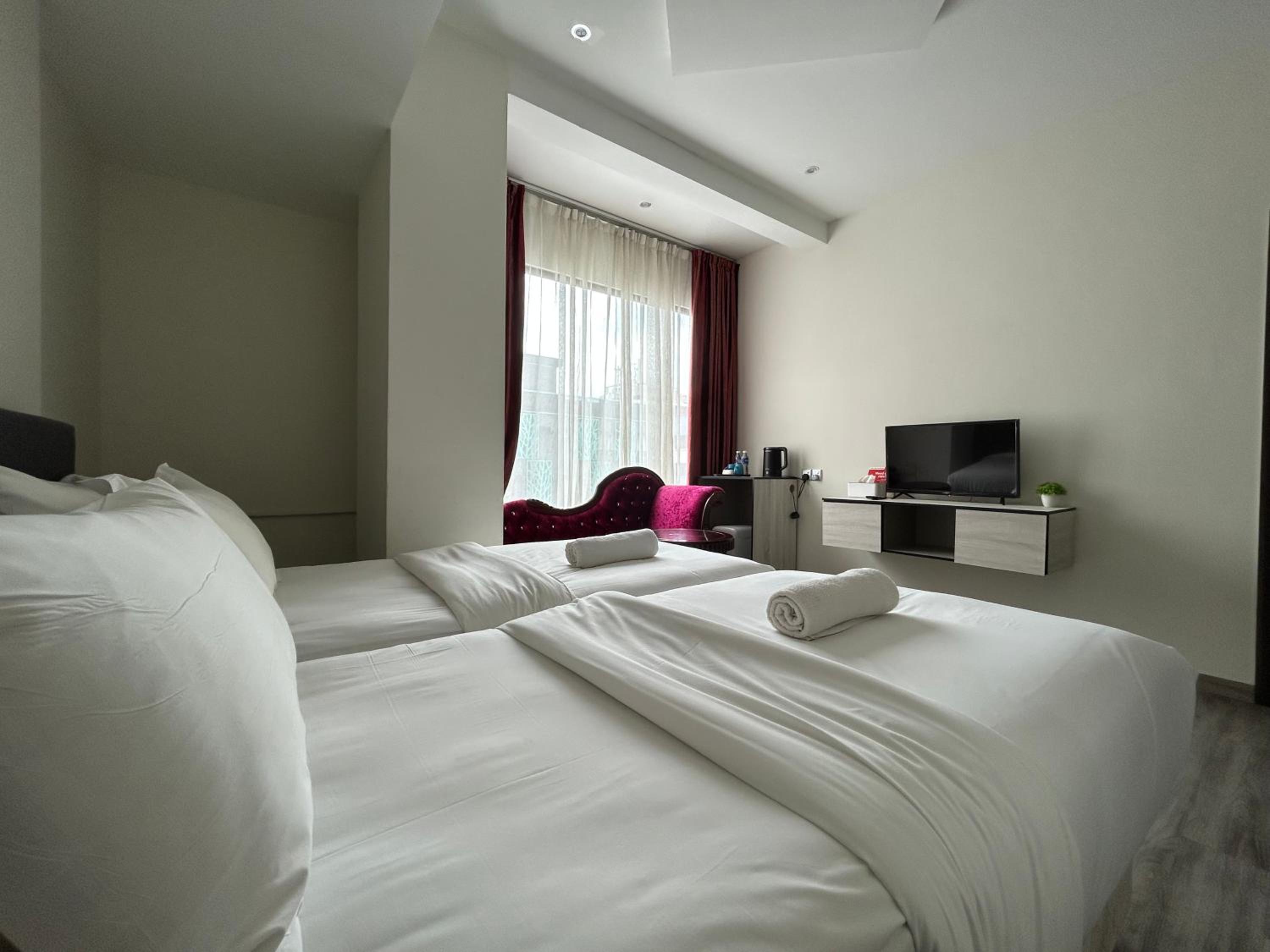 Kingston Hotel by Minsu