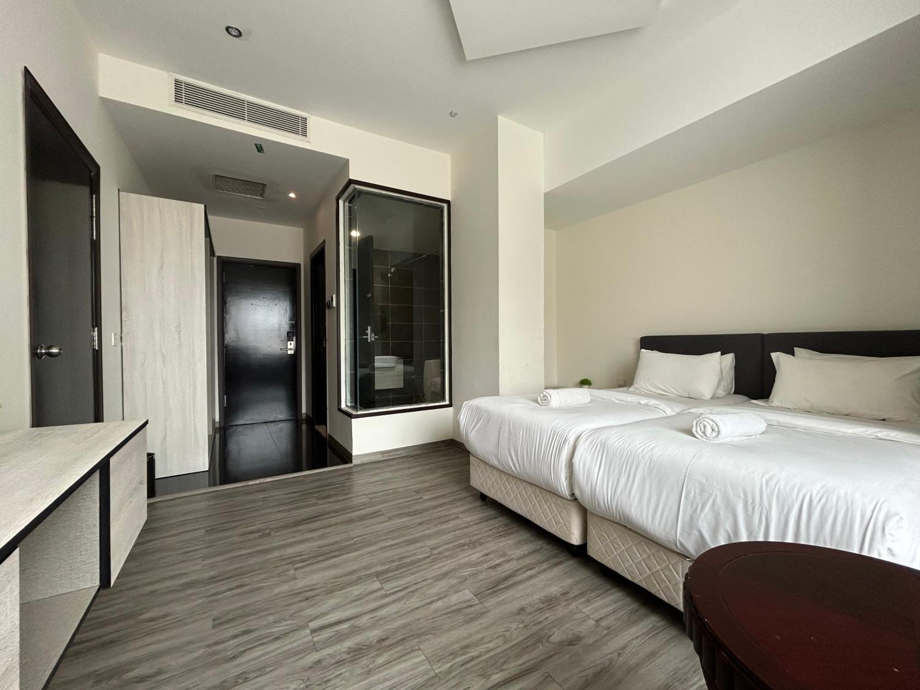 Kingston Hotel by Minsu