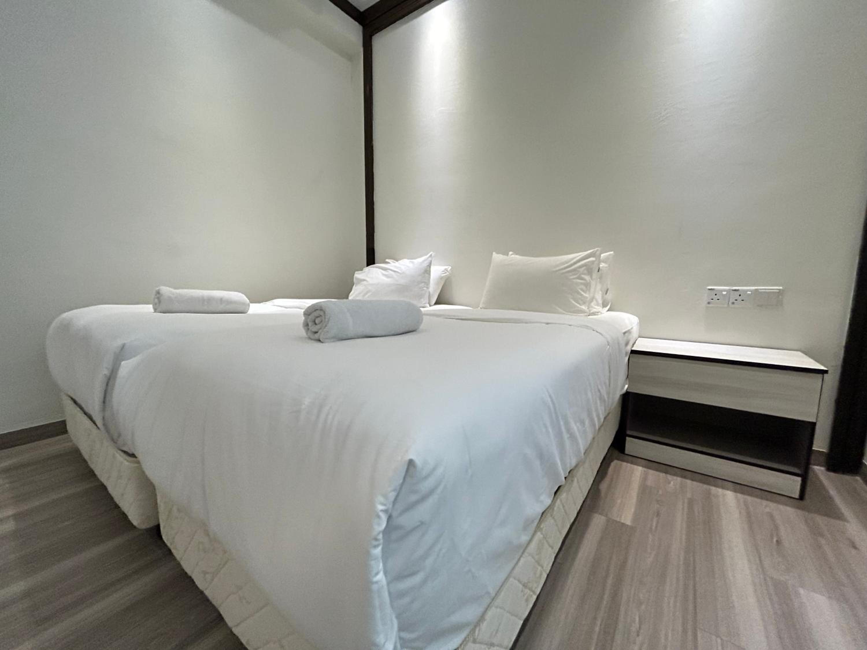 Kingston Hotel by Minsu
