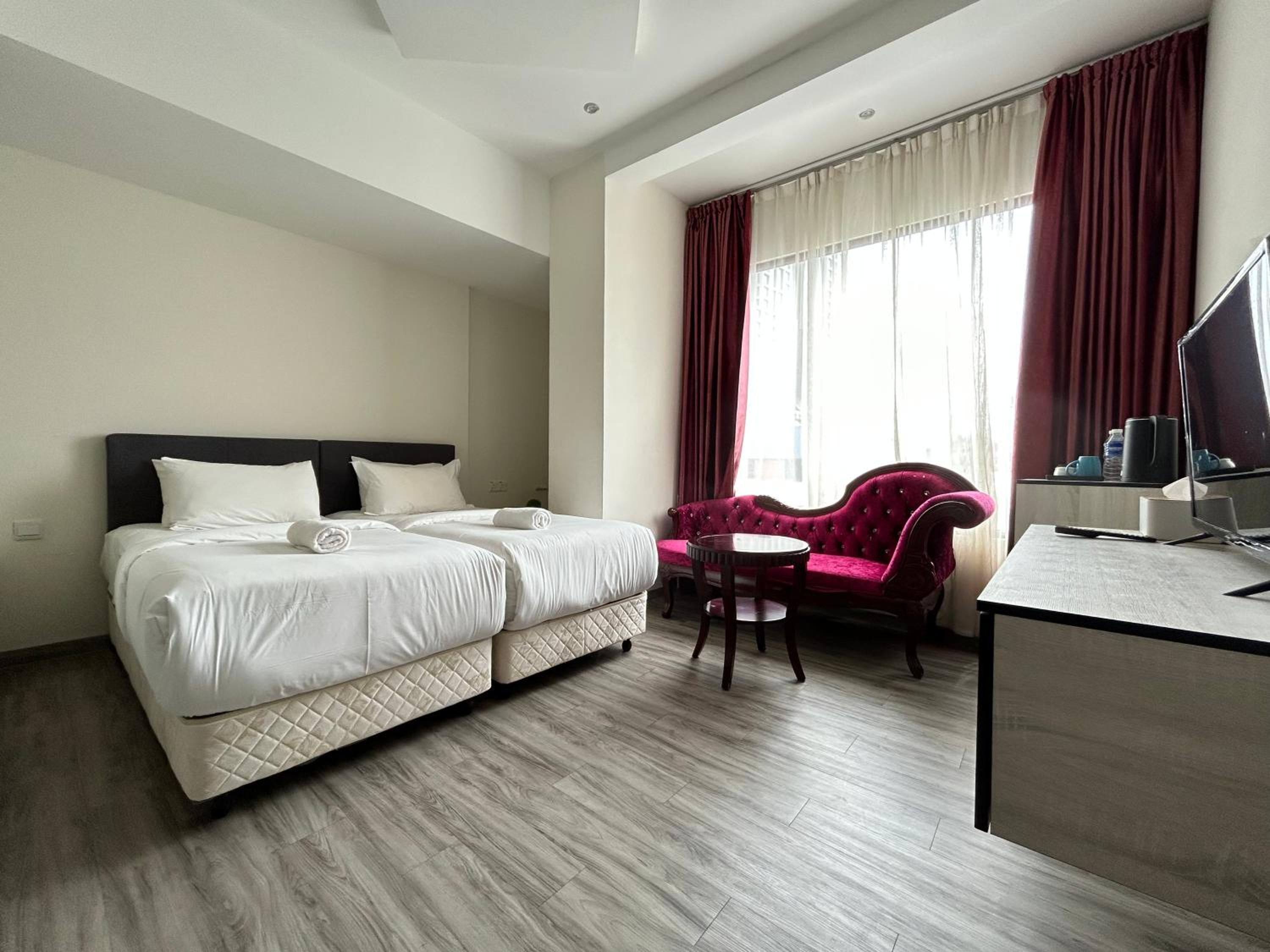 Kingston Hotel by Minsu