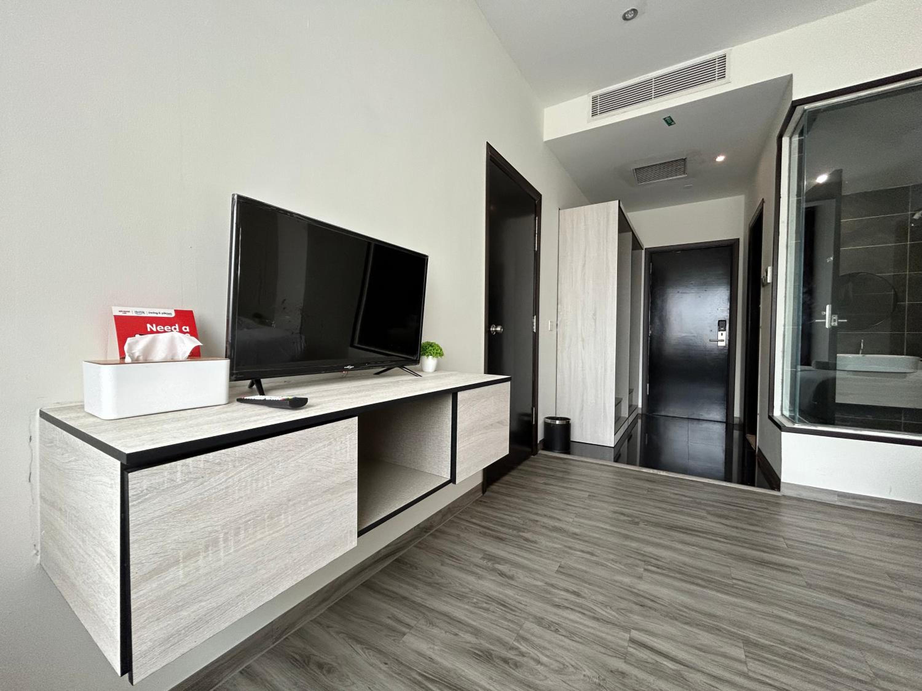 Kingston Hotel by Minsu
