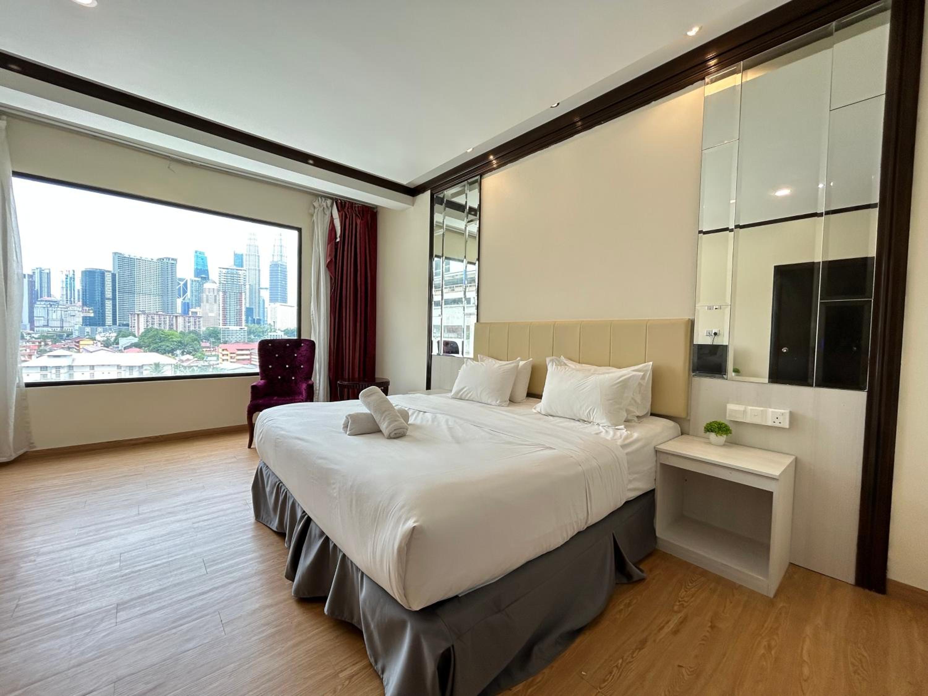 Kingston Hotel by Minsu
