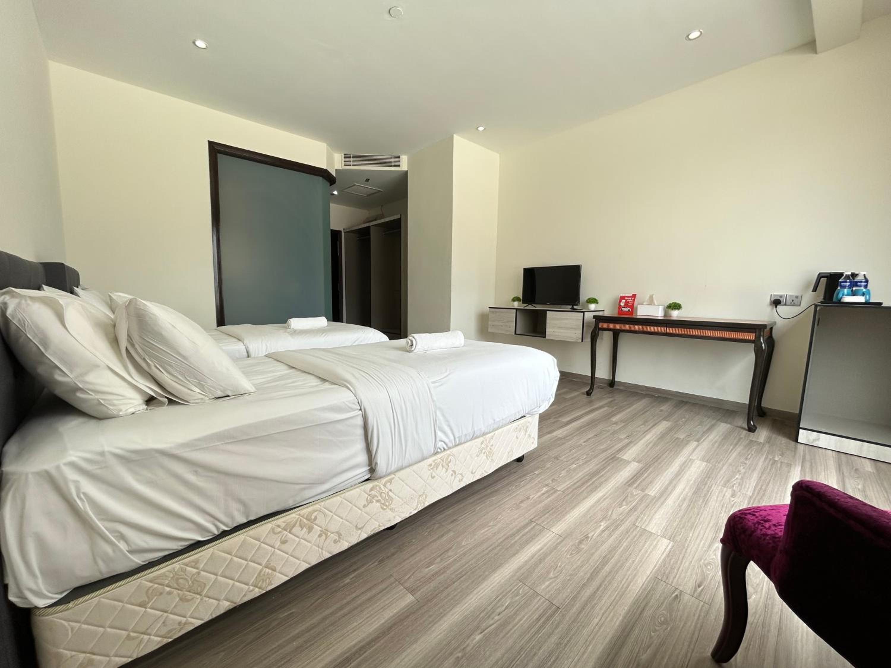 Kingston Hotel by Minsu