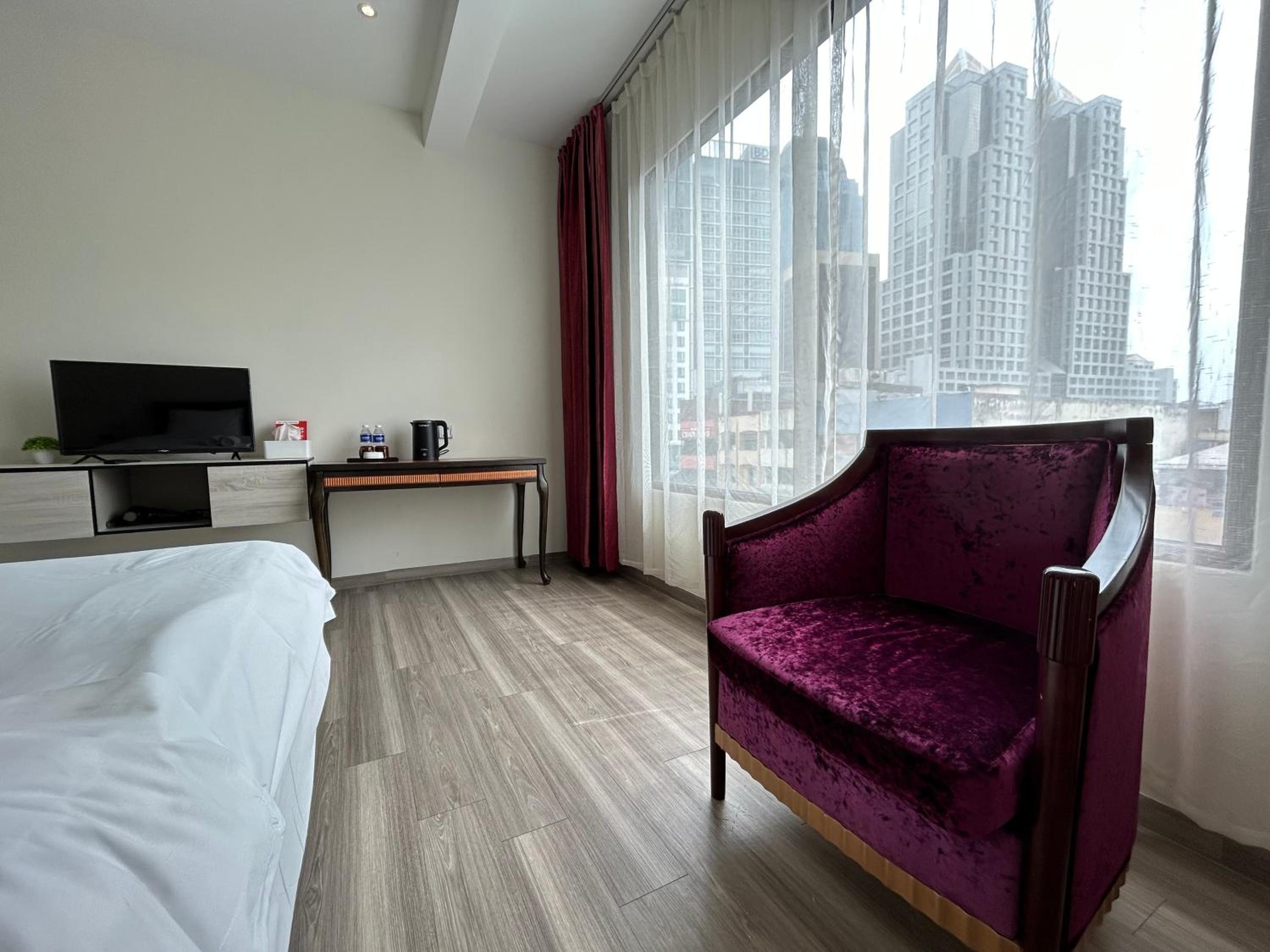 Kingston Hotel by Minsu