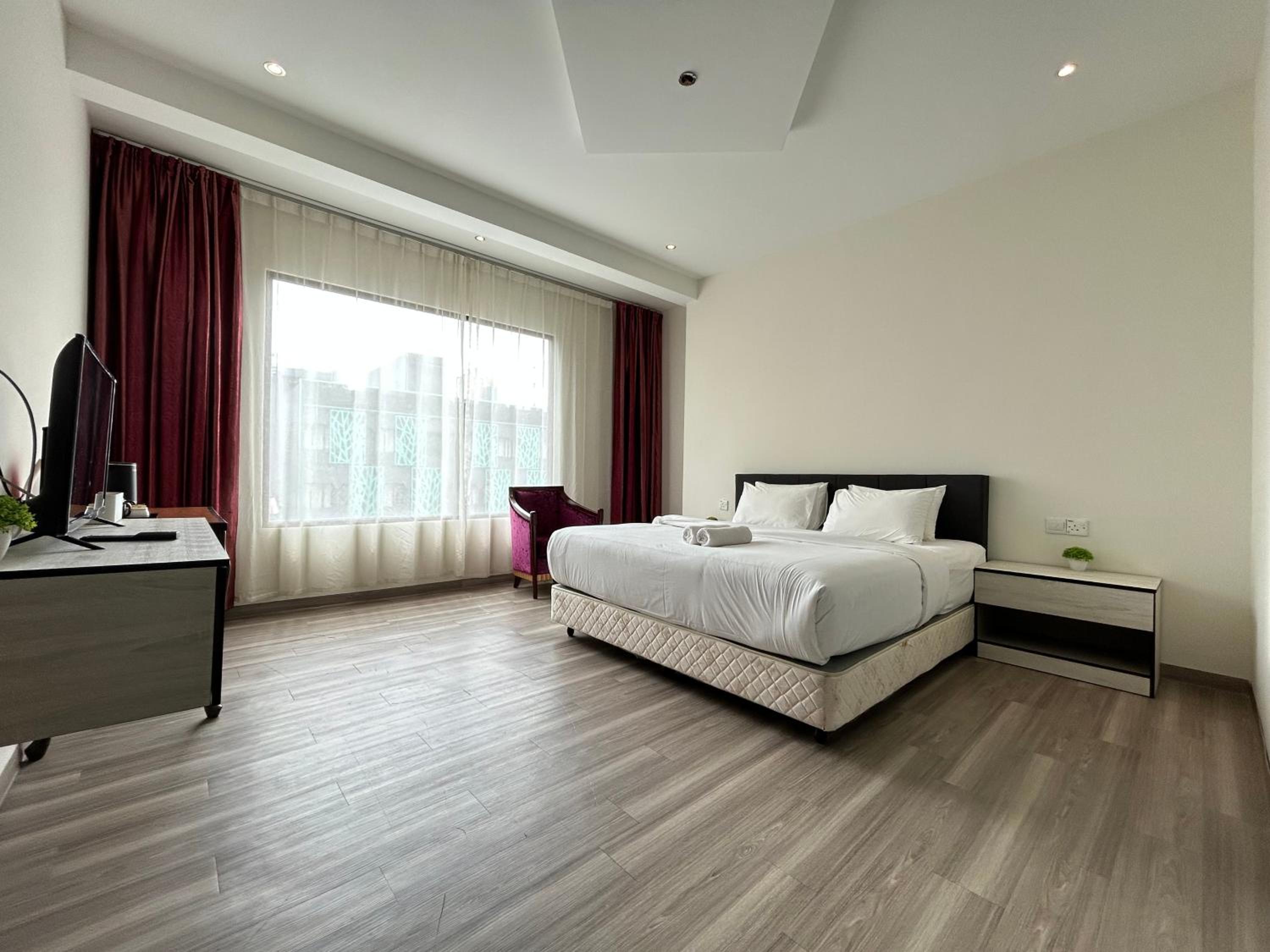 Kingston Hotel by Minsu