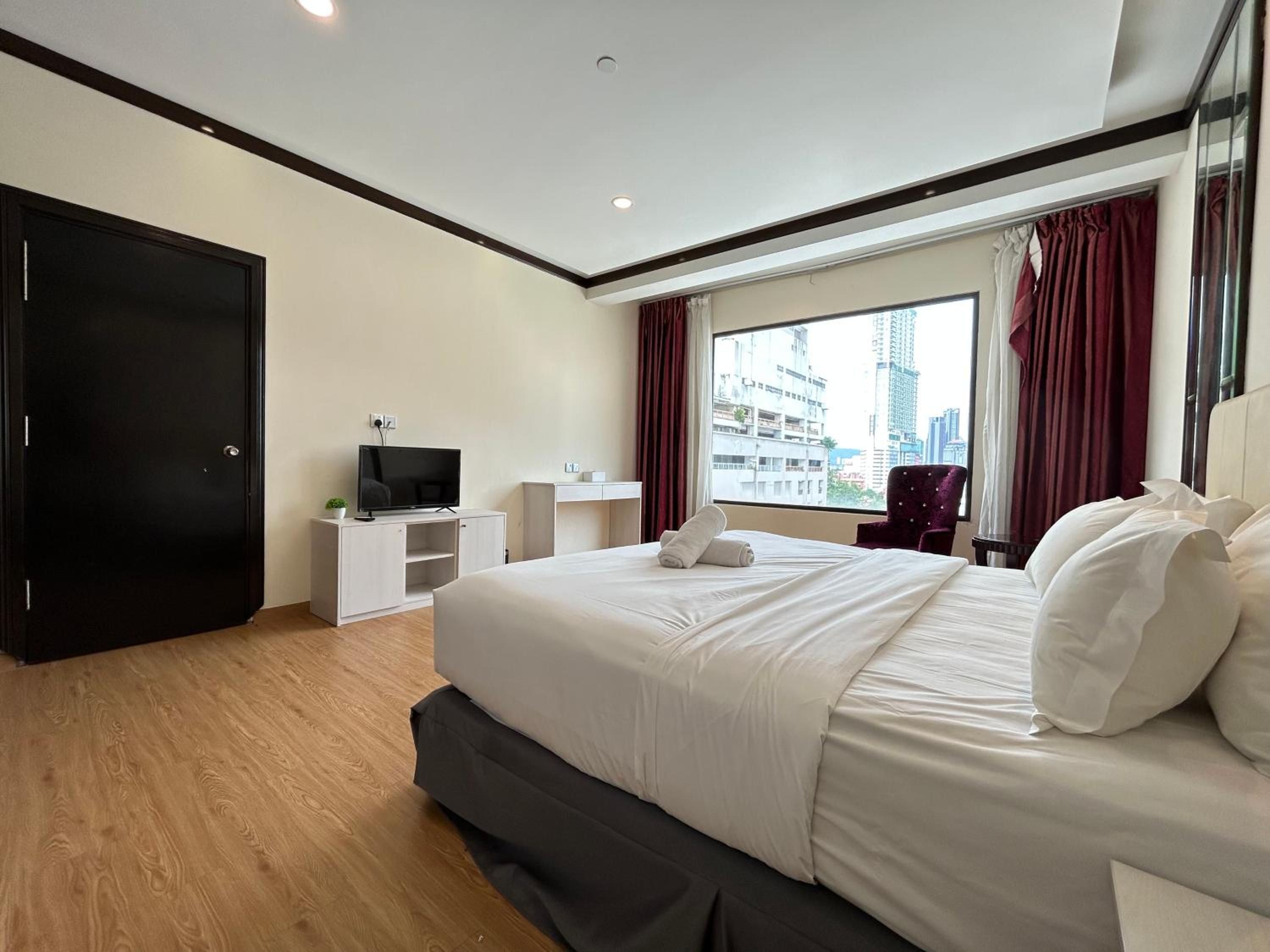 Kingston Hotel by Minsu