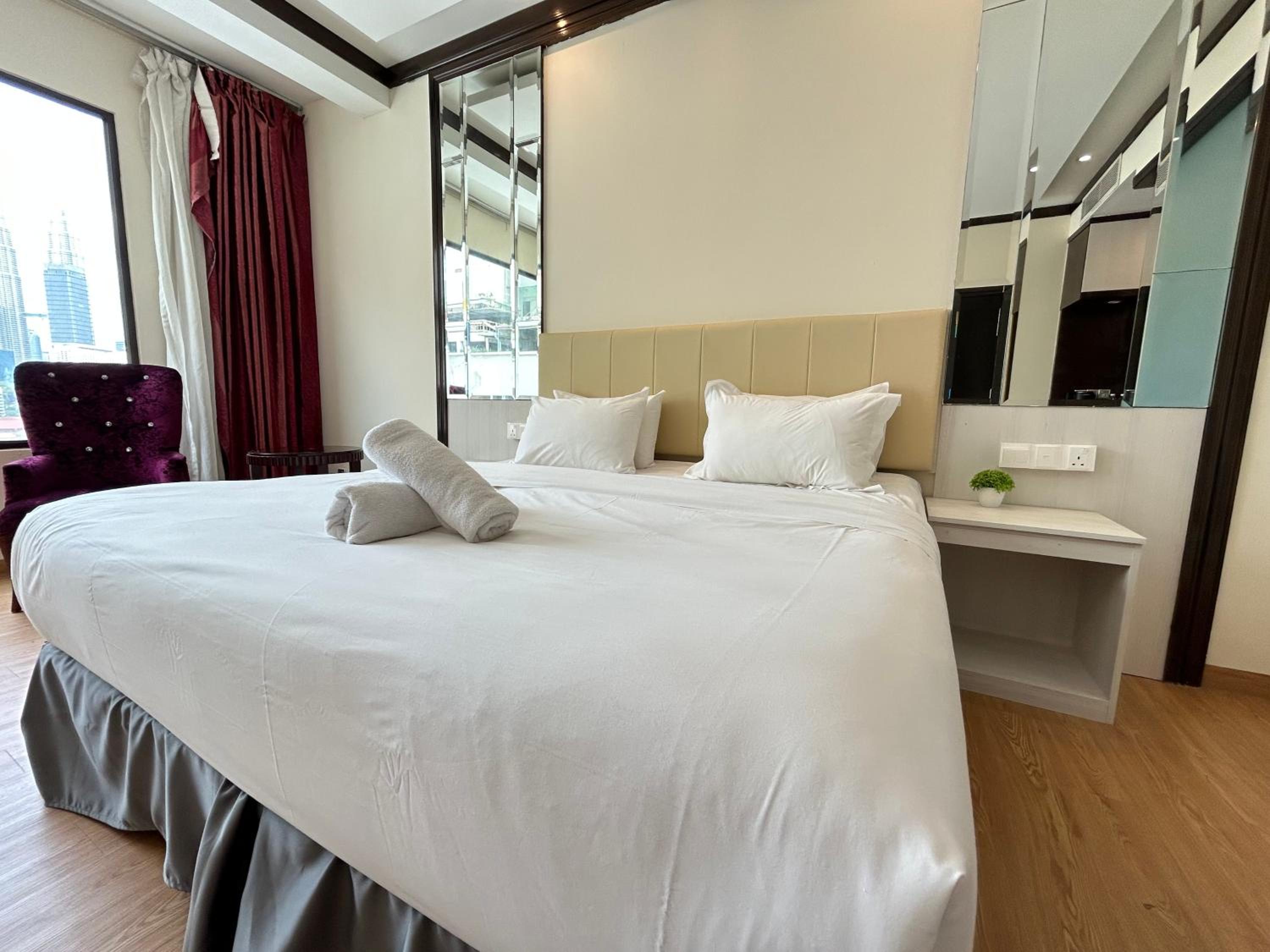 Kingston Hotel by Minsu