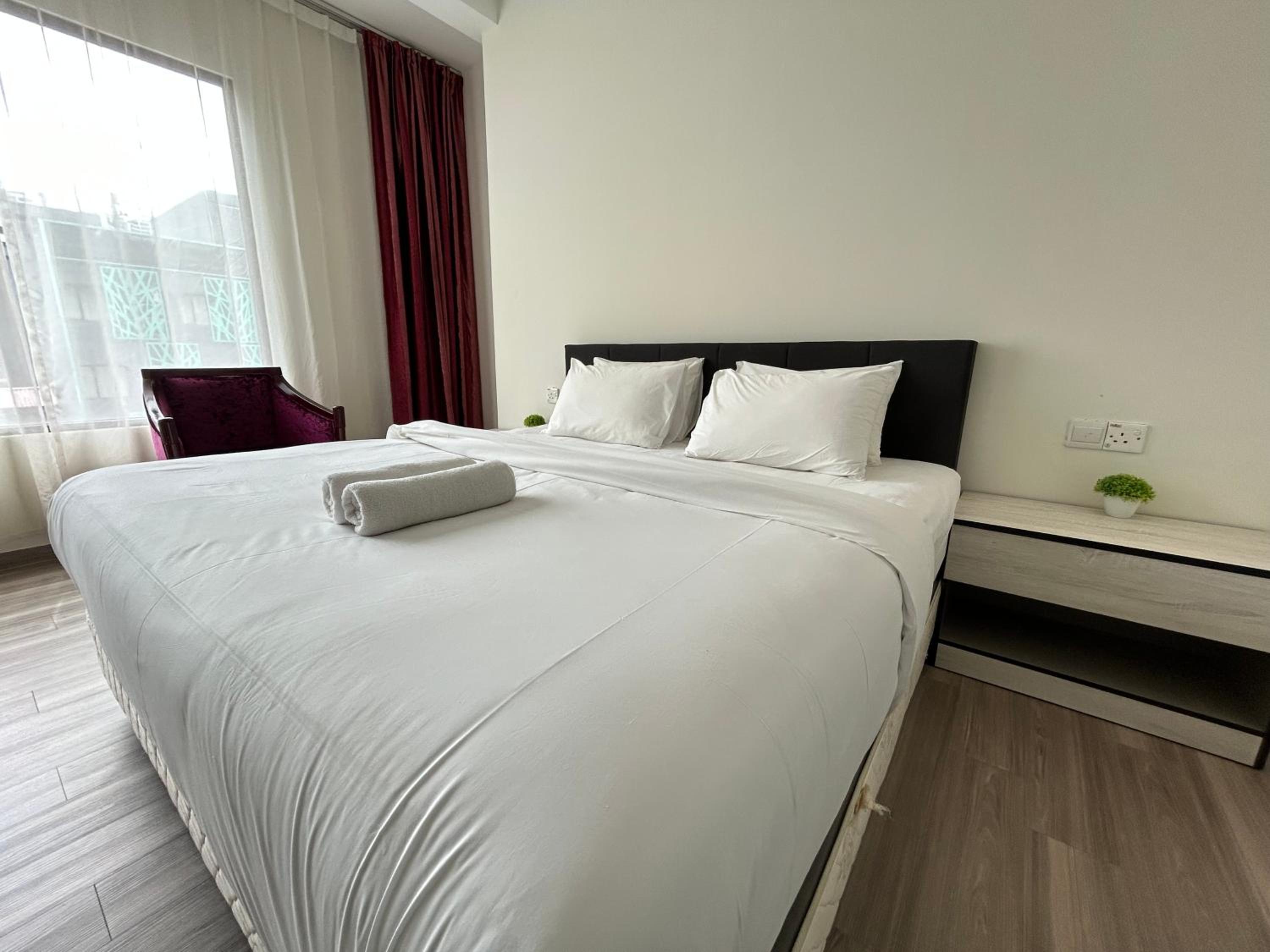 Kingston Hotel by Minsu