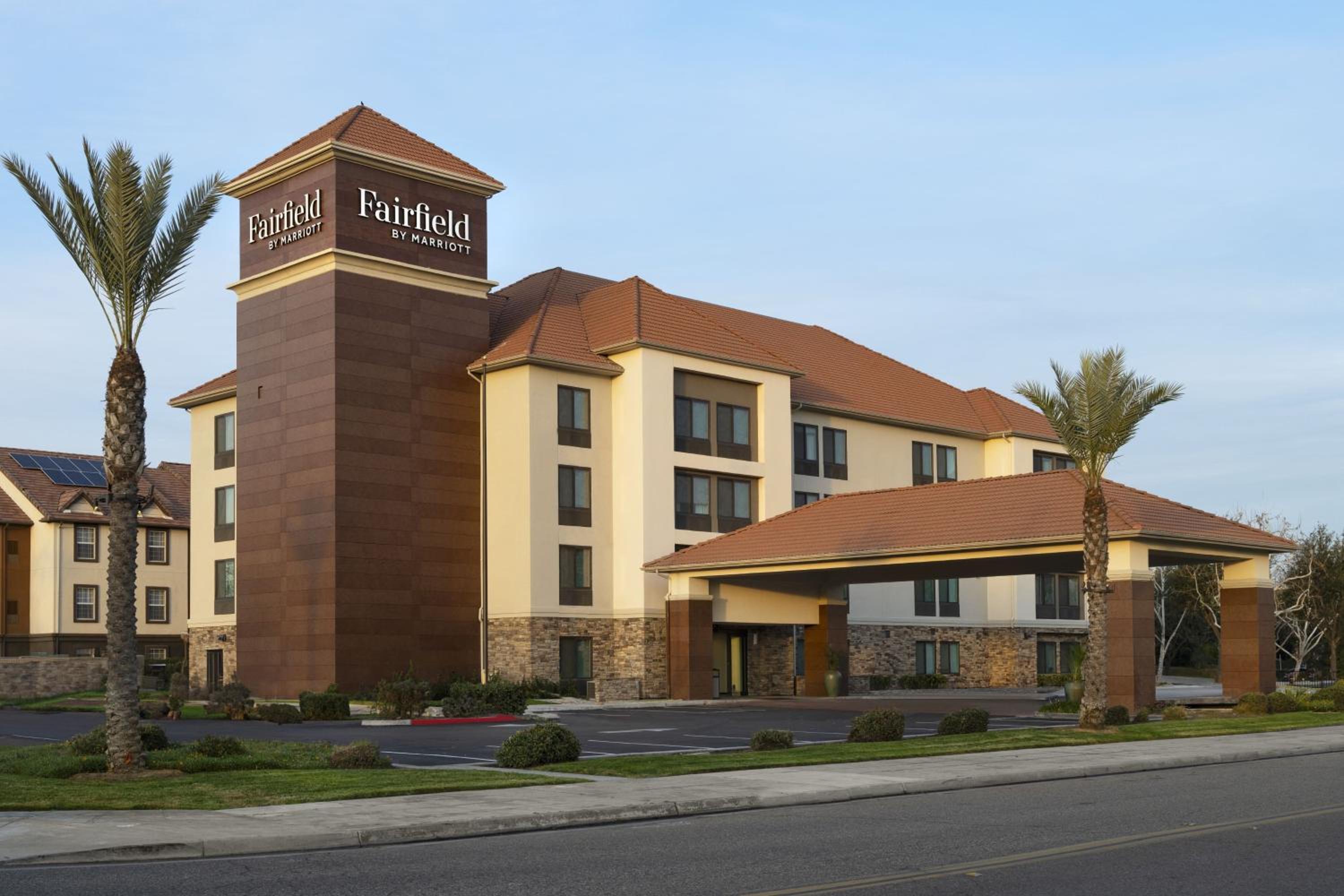 Hotel Fairfield by Marriott Inn & Suites Fresno Riverpark - Image 1
