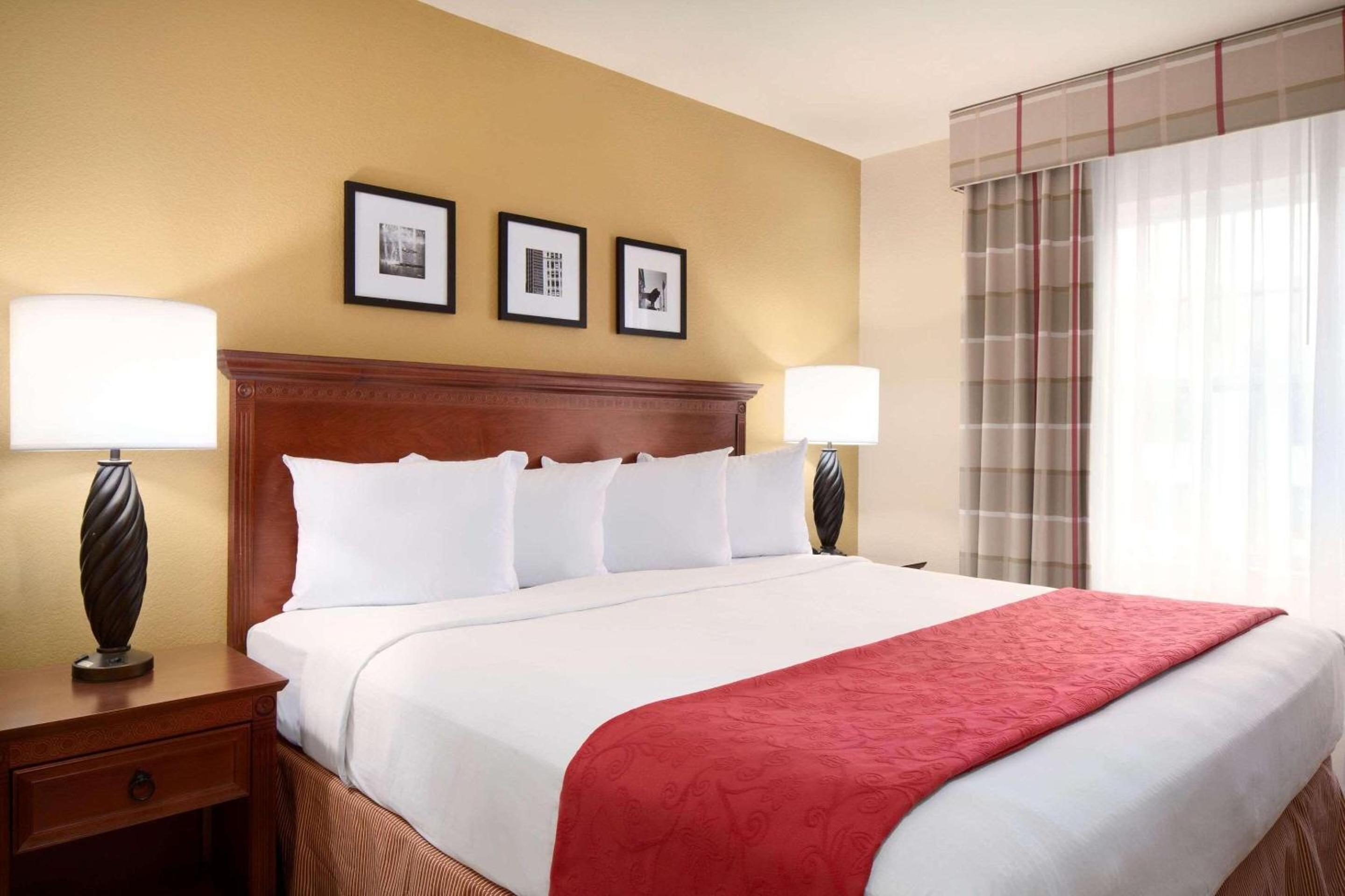 Country Inn & Suites by Radisson, Champaign North, IL