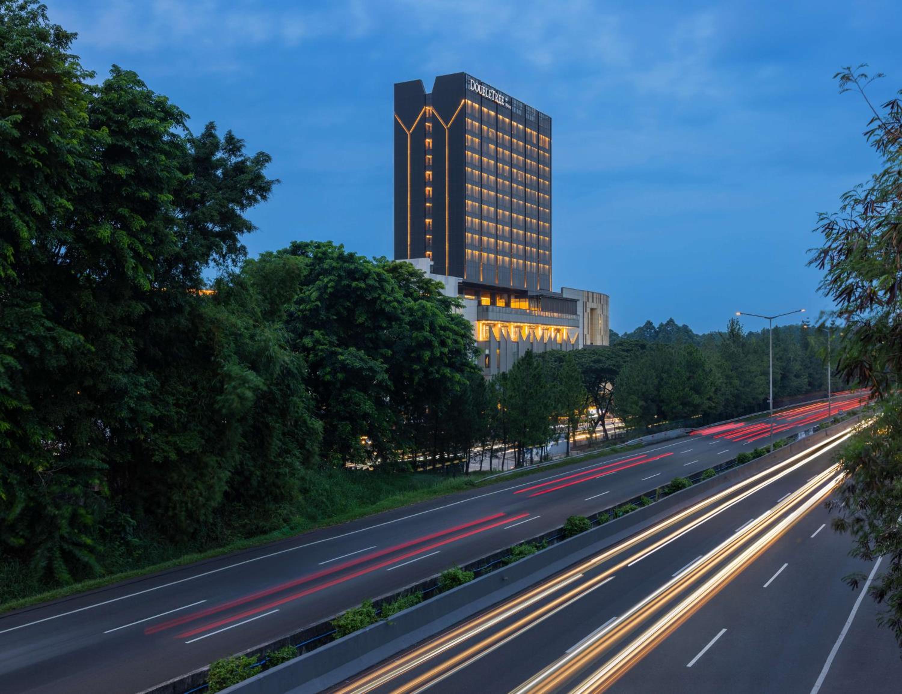 Hotel DoubleTree by Hilton Jakarta Bintaro Jaya - Image 1