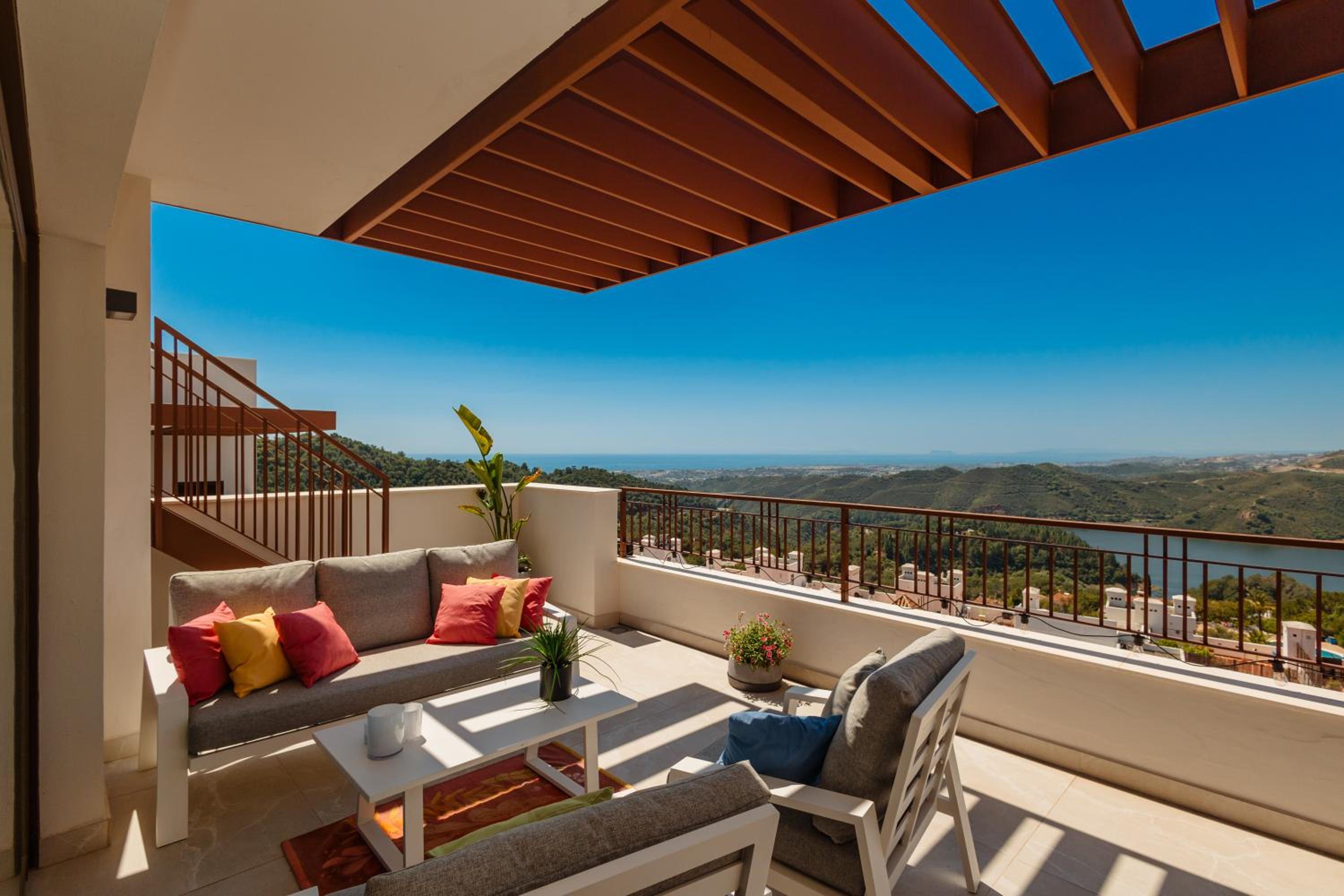 New built penthouse with stunning sea views Almazara Hills