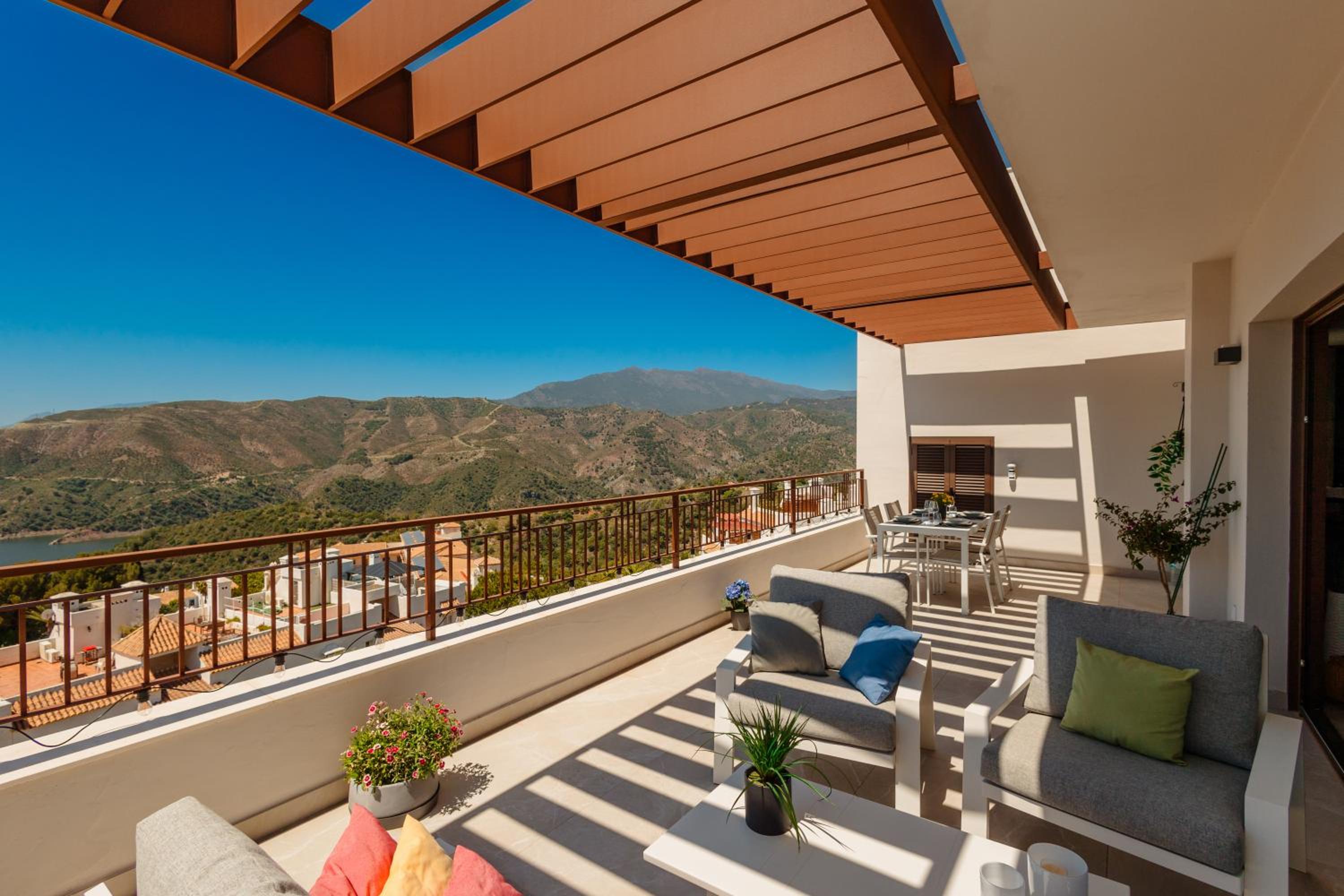 New built penthouse with stunning sea views Almazara Hills