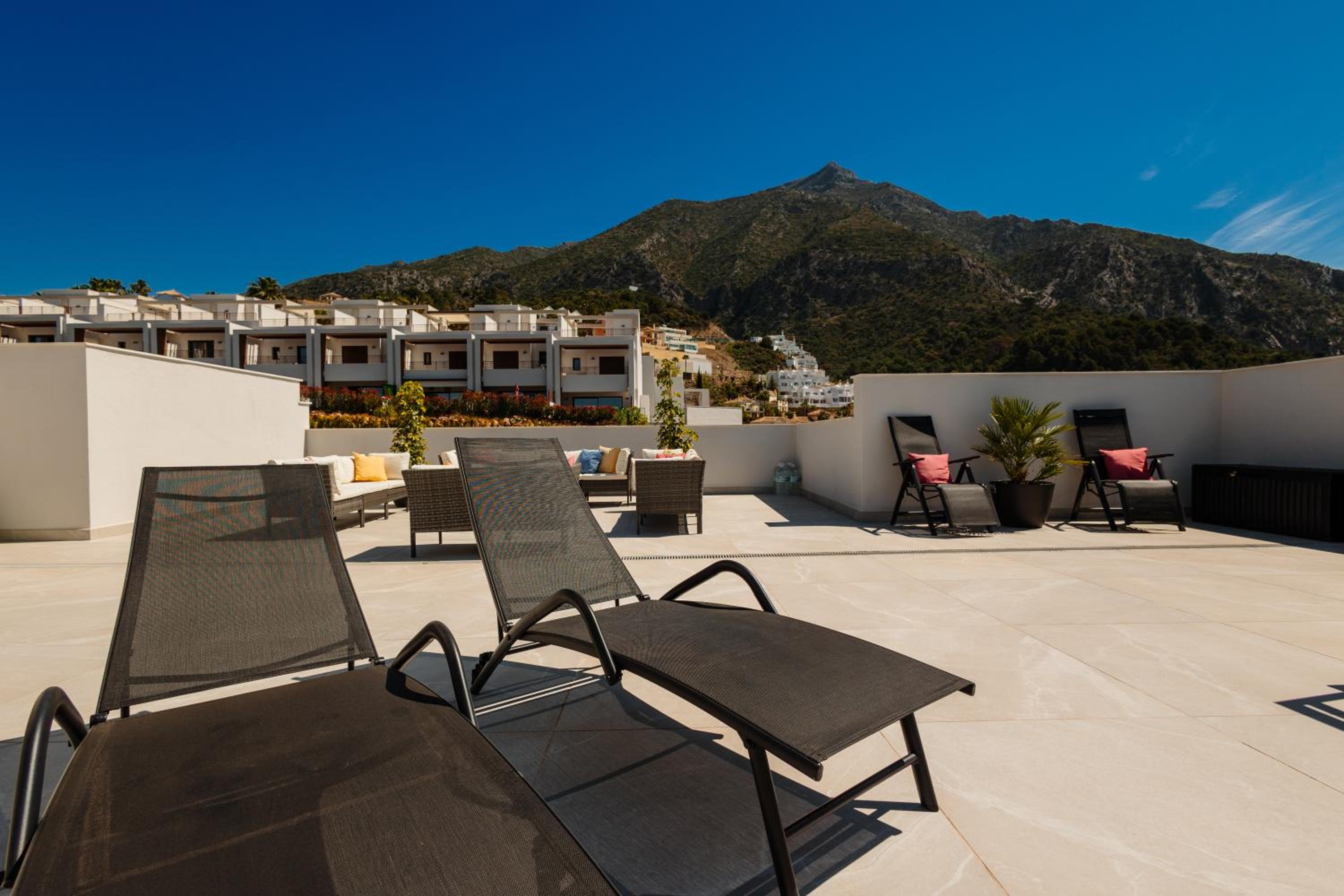 New built penthouse with stunning sea views Almazara Hills