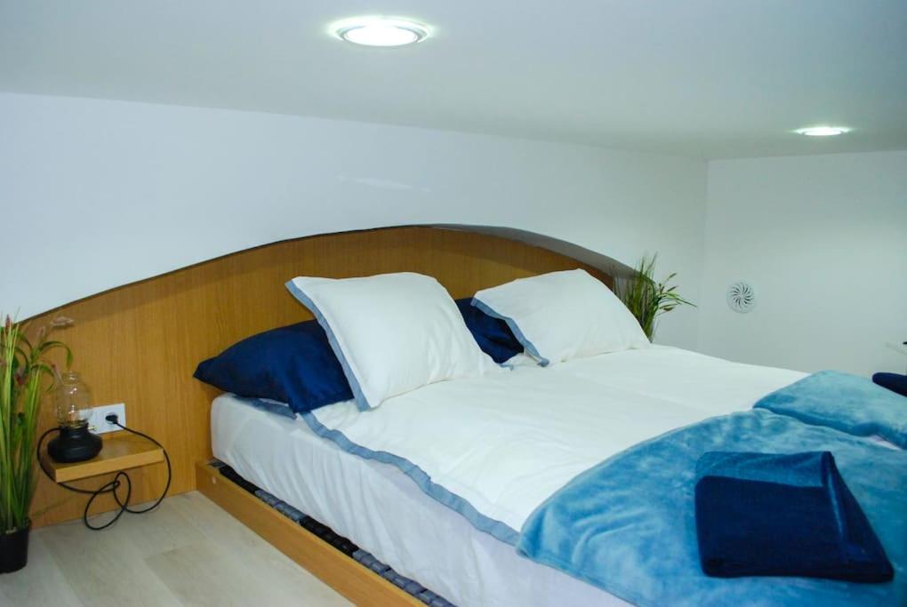 Stylish quiet central home w cheap parking closeby view 2