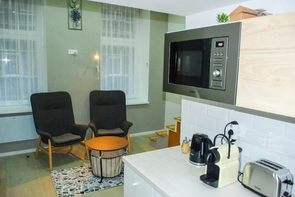 Stylish quiet central home w cheap parking closeby view 5