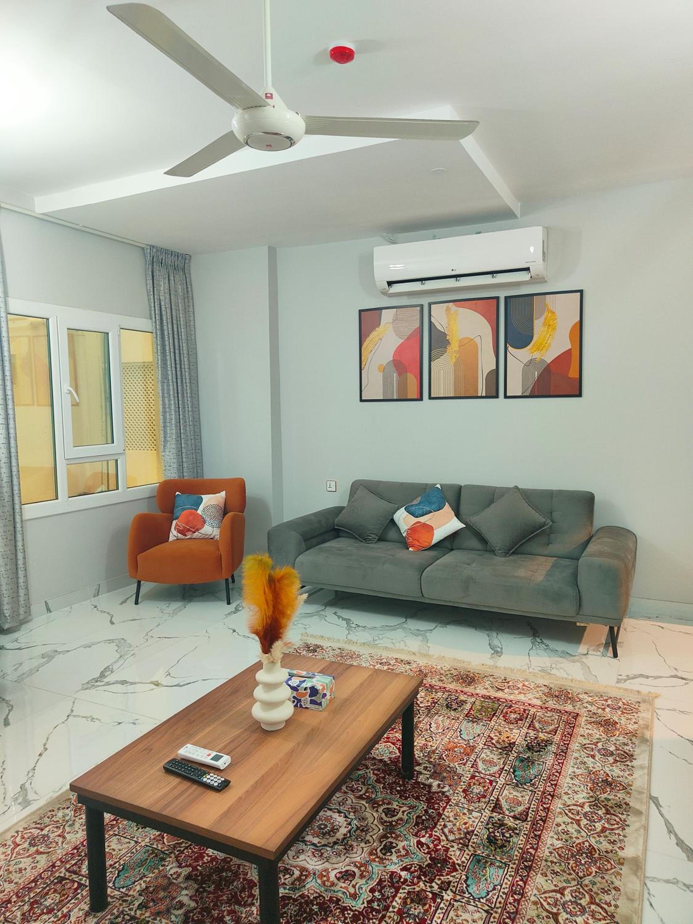Lovely 2BR in Heart of Downtown. view 2