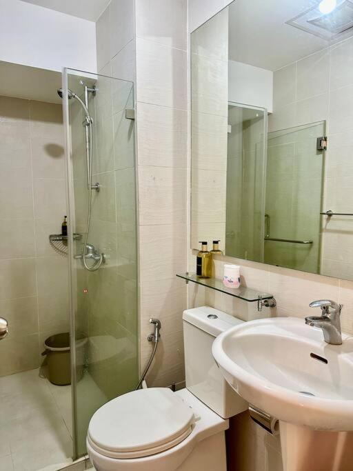 Heiwa 1BR Couple Condo at Makati